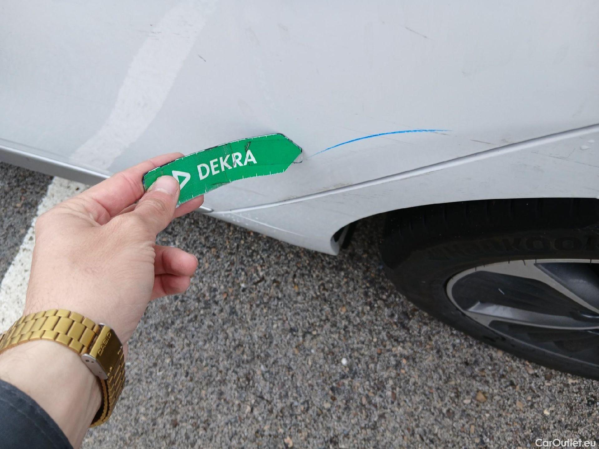  Hyundai   Ioniq HYUNDAI / 2019 / 5P / berlina con portón 1.6 GDI PHEV Tecno DCT #18