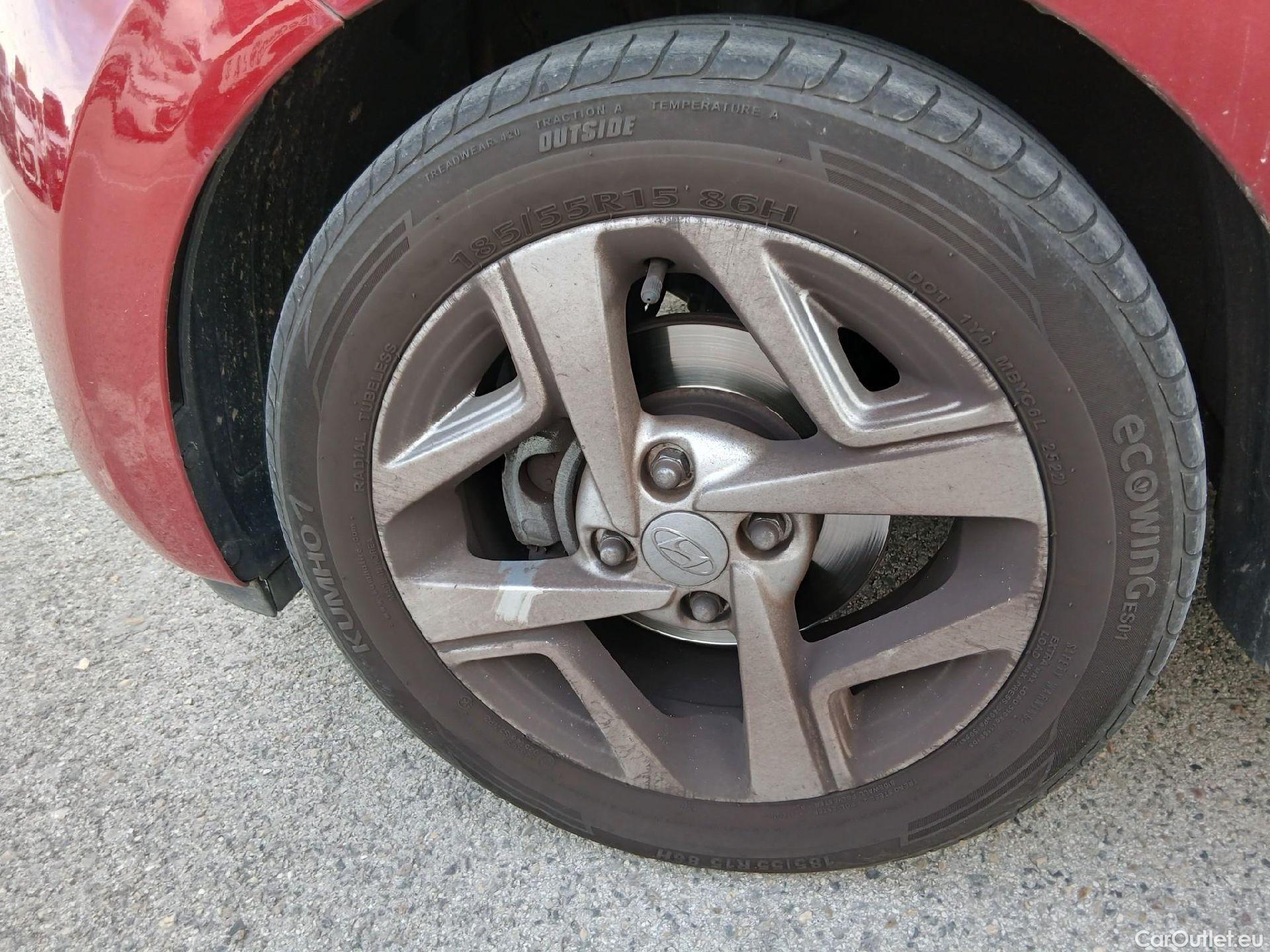  Hyundai  i10 HYUNDAI  / 2020 / 5P / berlina con portón 1.0 Klass #9