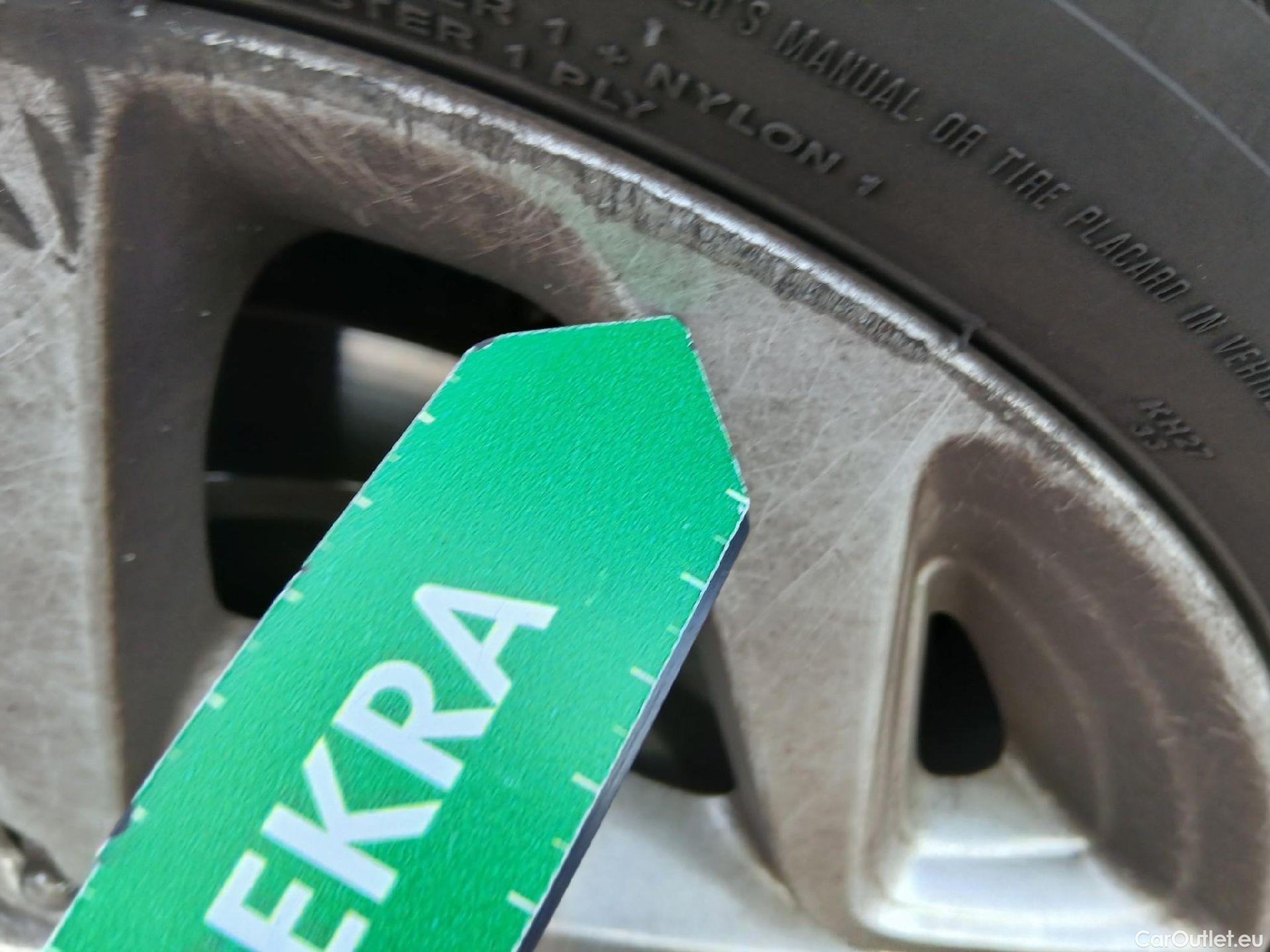  Hyundai  i10 HYUNDAI  / 2020 / 5P / berlina con portón 1.0 Klass #28