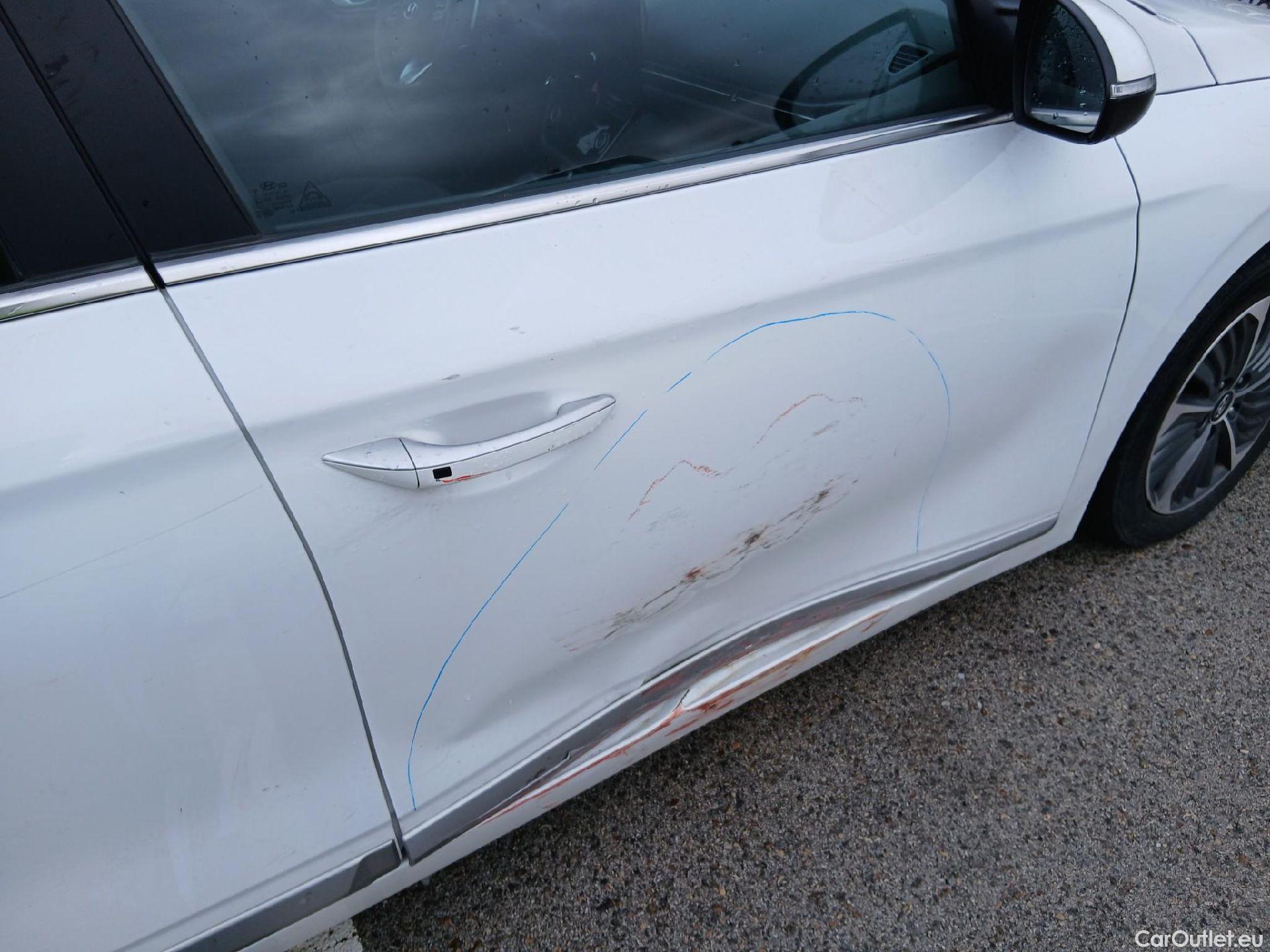  Hyundai   Ioniq HYUNDAI / 2019 / 5P / berlina con portón 1.6 GDI PHEV Tecno DCT #32