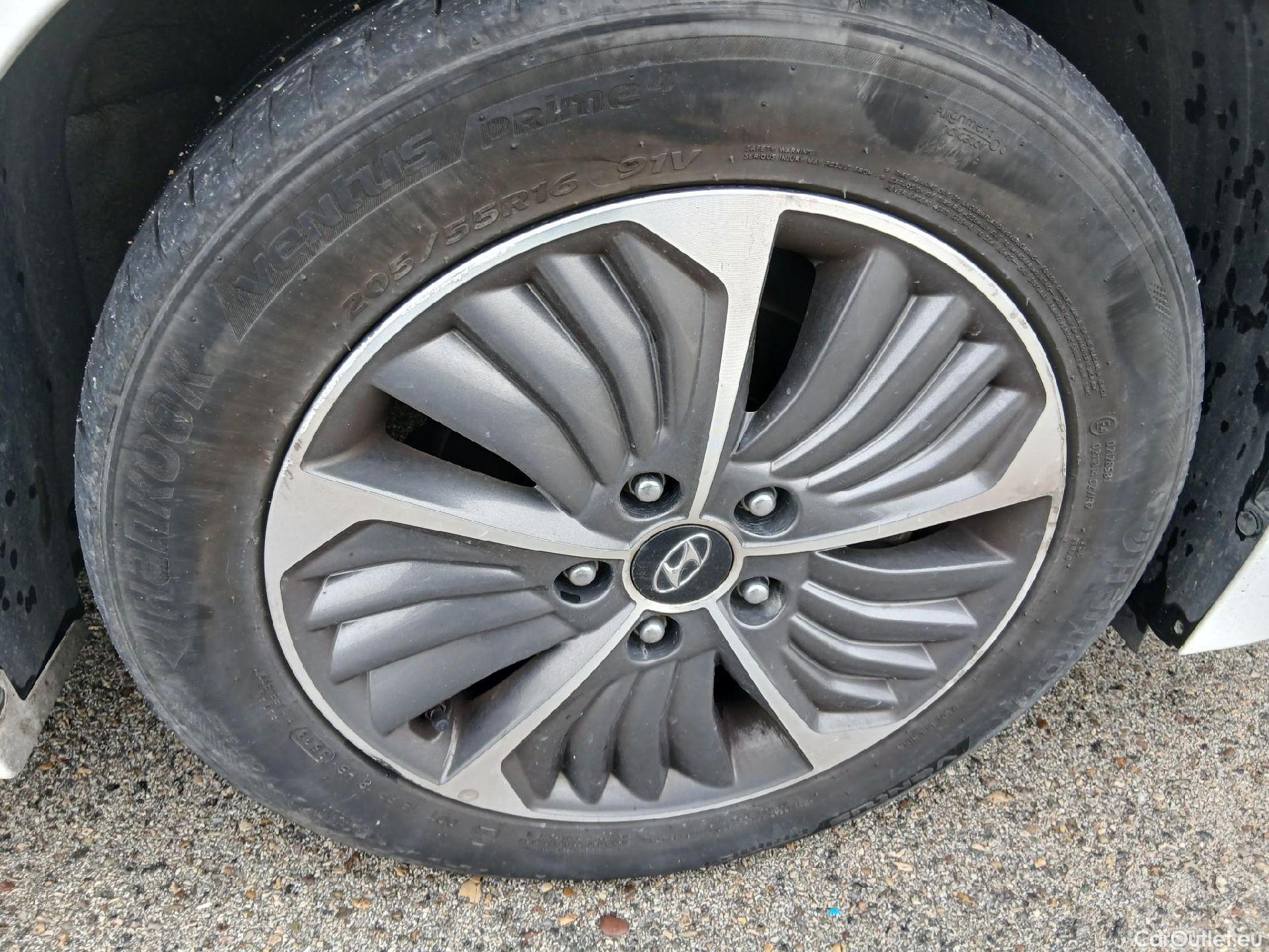  Hyundai   Ioniq HYUNDAI / 2019 / 5P / berlina con portón 1.6 GDI PHEV Tecno DCT #38