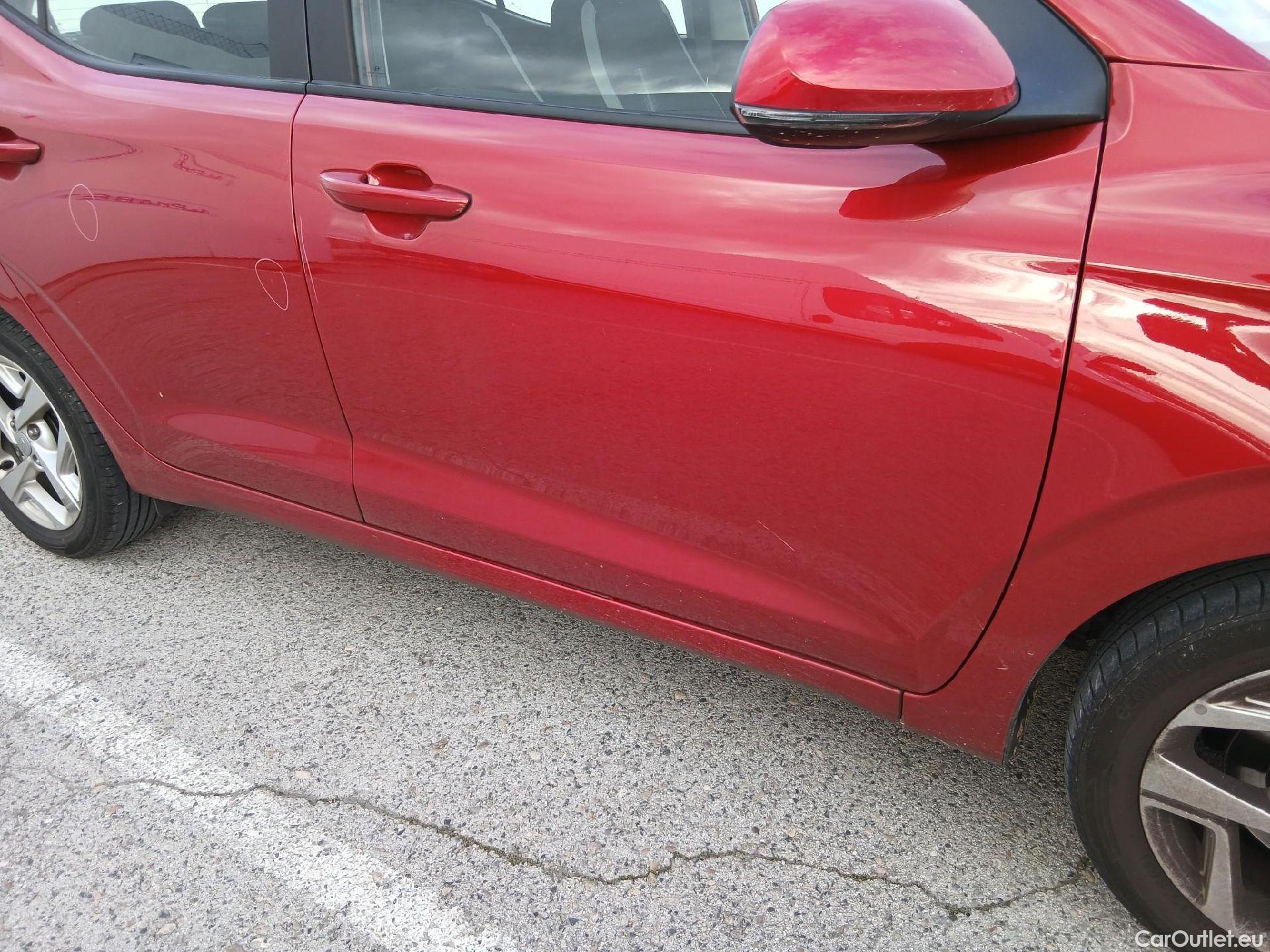  Hyundai  i10 HYUNDAI  / 2020 / 5P / berlina con portón 1.0 Klass #25