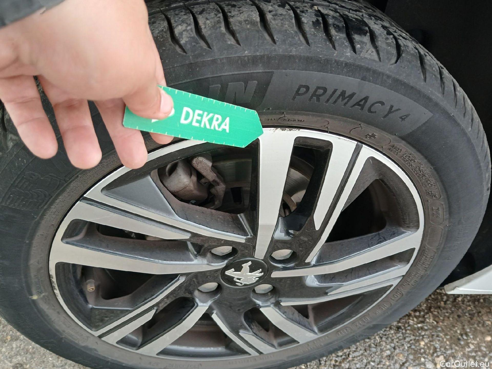  Peugeot  208 PEUGEOT  / 2019 / 5P / berlina con portón PureTech 73kW (100CV) Allure (CX) #30