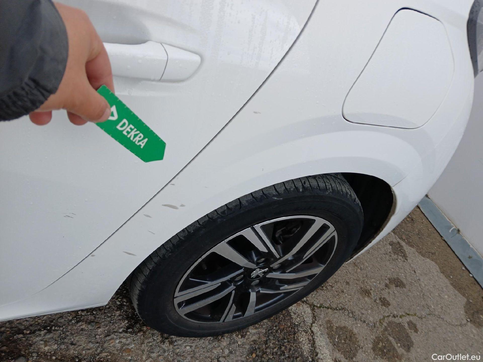  Peugeot  208 PEUGEOT  / 2019 / 5P / berlina con portón PureTech 73kW (100CV) Allure (CX) #20