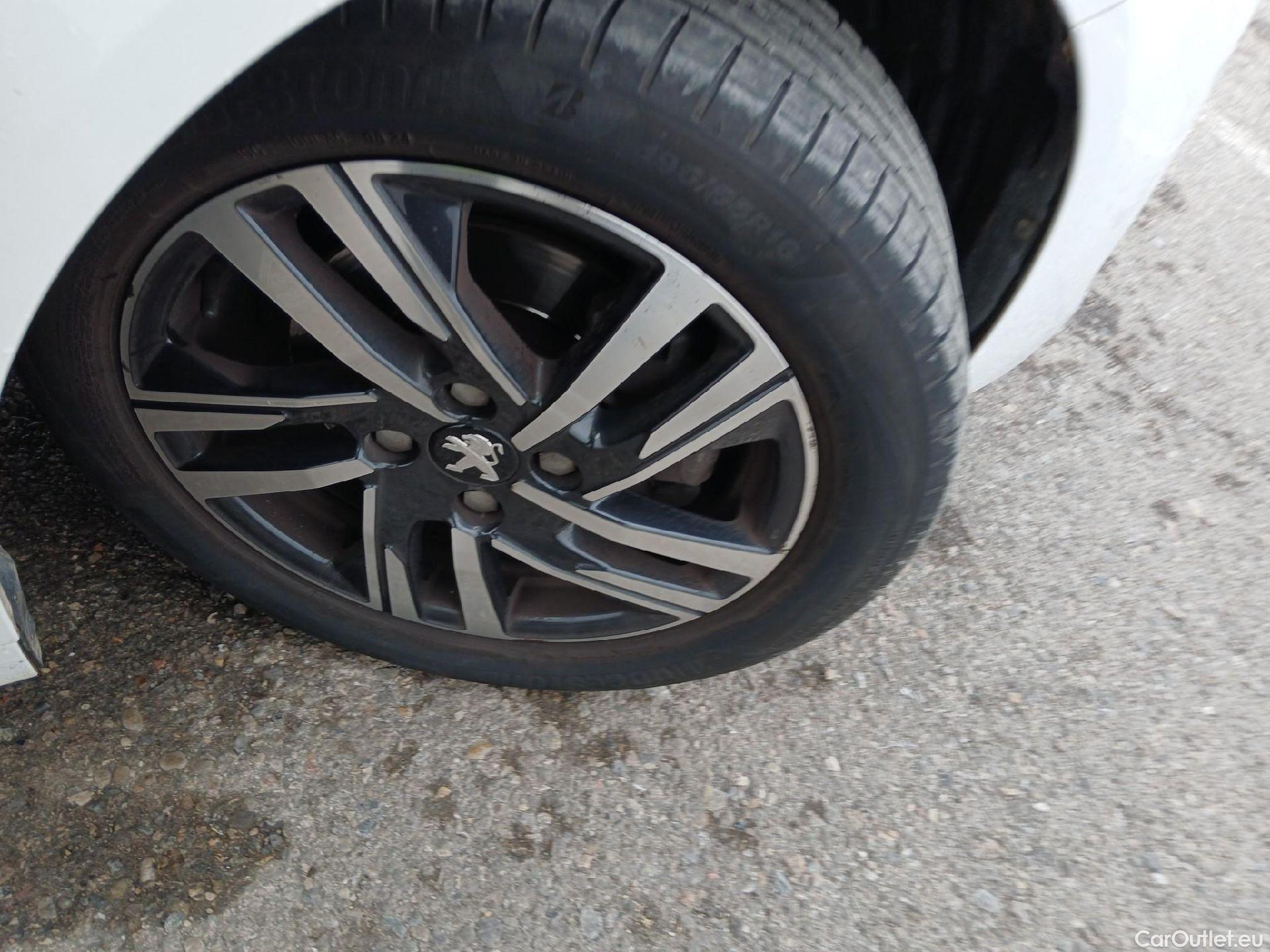  Peugeot  208 PEUGEOT  / 2019 / 5P / berlina con portón PureTech 73kW (100CV) Allure (CX) #39