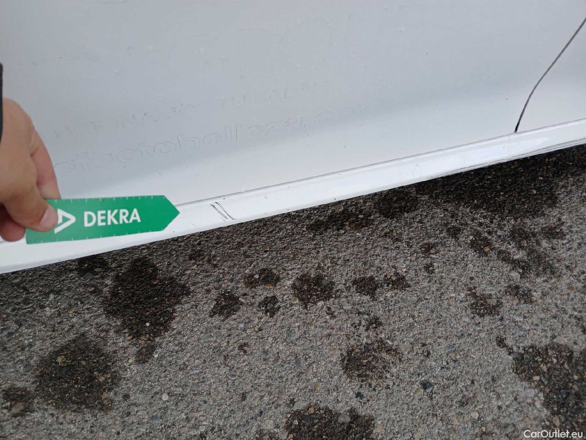  Peugeot  208 PEUGEOT  / 2019 / 5P / berlina con portón PureTech 73kW (100CV) Allure (CX) #16