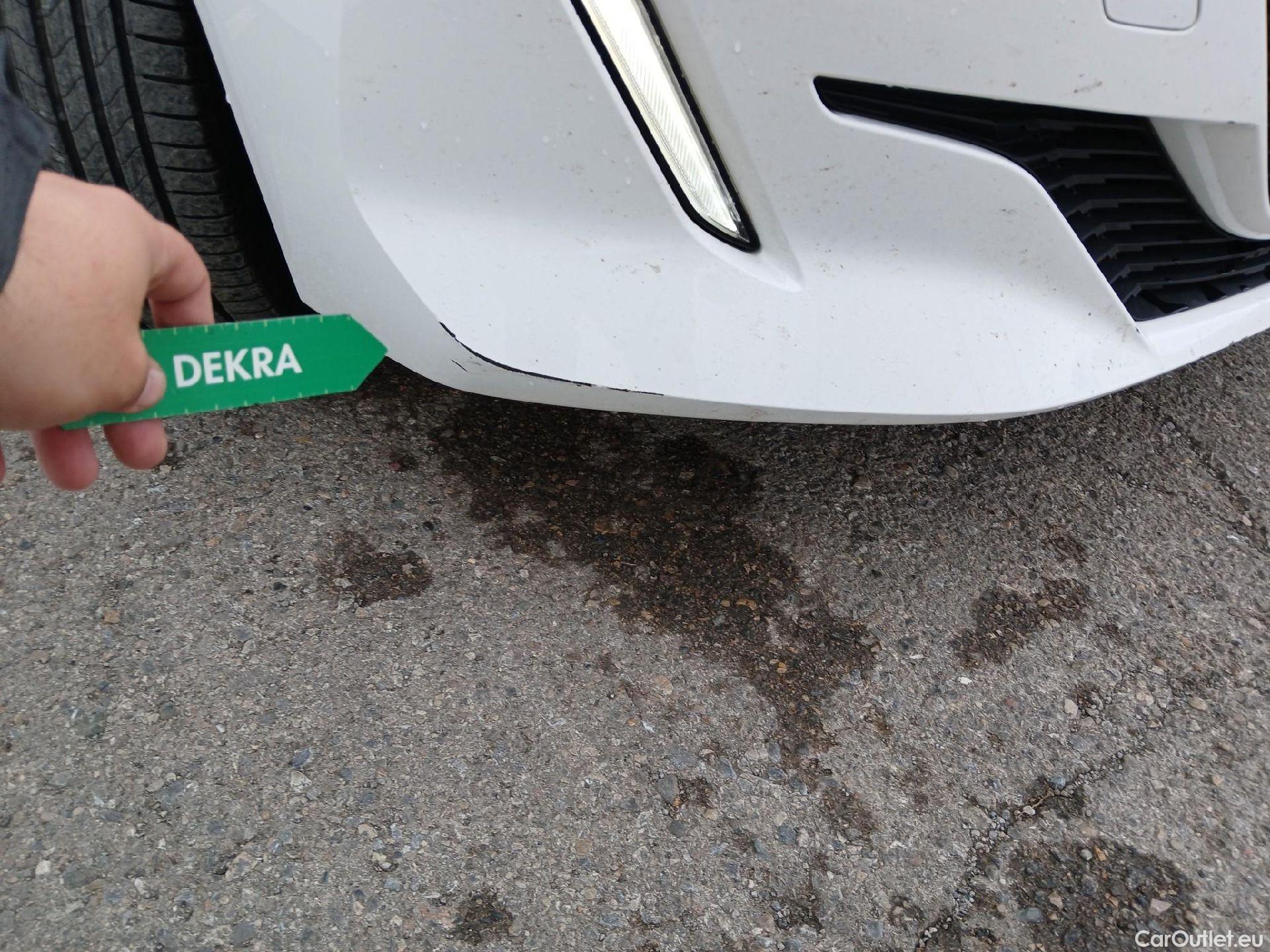  Peugeot  208 PEUGEOT  / 2019 / 5P / berlina con portón PureTech 73kW (100CV) Allure (CX) #6