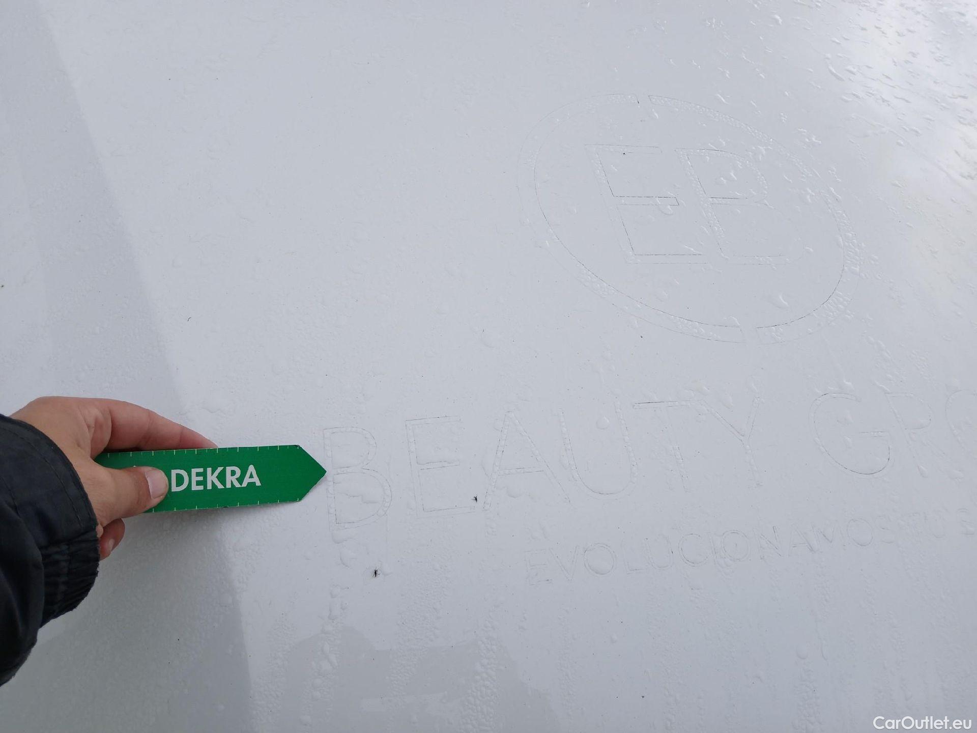  Peugeot  208 PEUGEOT  / 2019 / 5P / berlina con portón PureTech 73kW (100CV) Allure (CX) #5