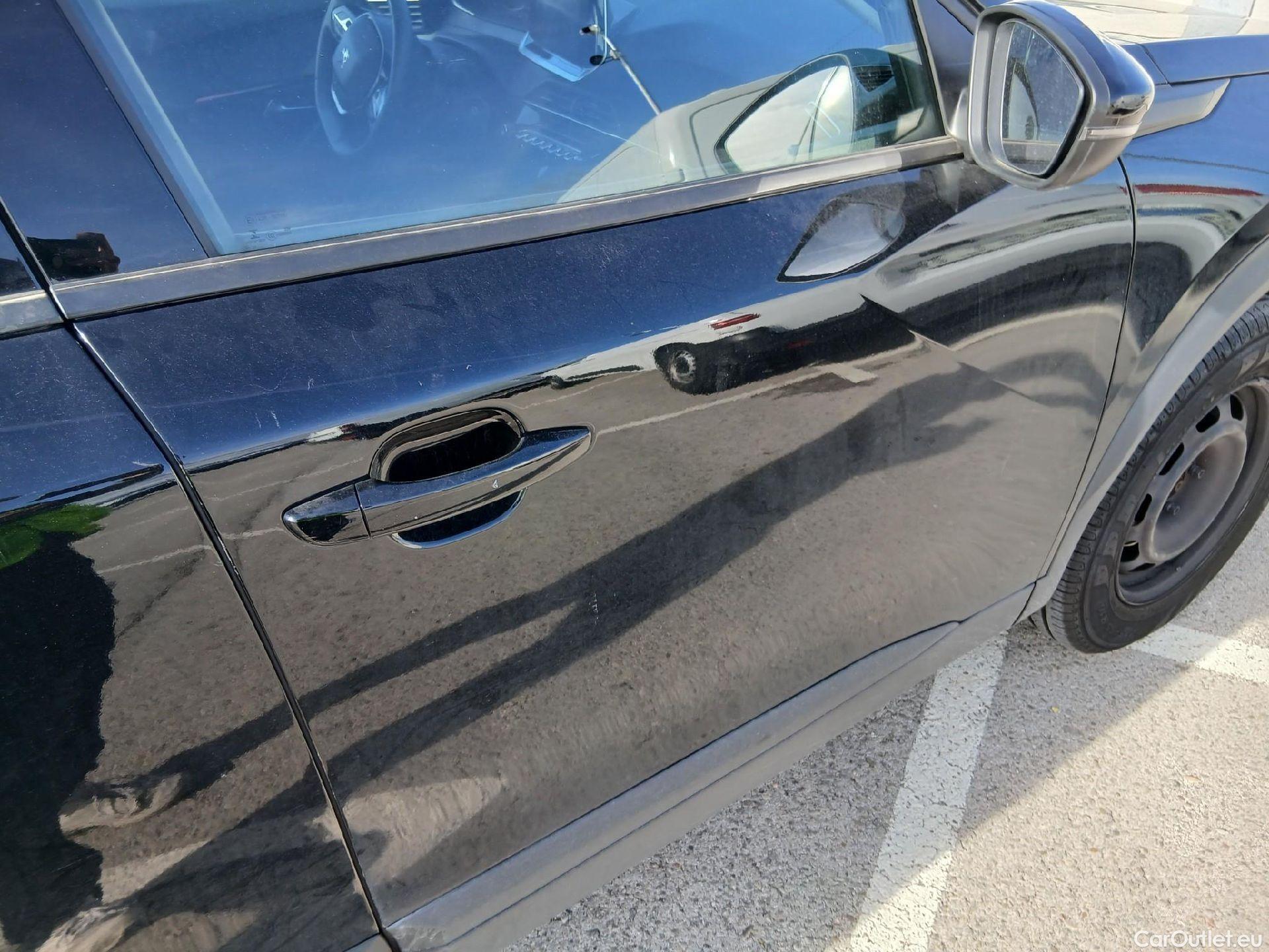  Peugeot  2008 PEUGEOT  / 2019 / 5P / todoterreno Active Puretech 100 S&S BVM6 #35