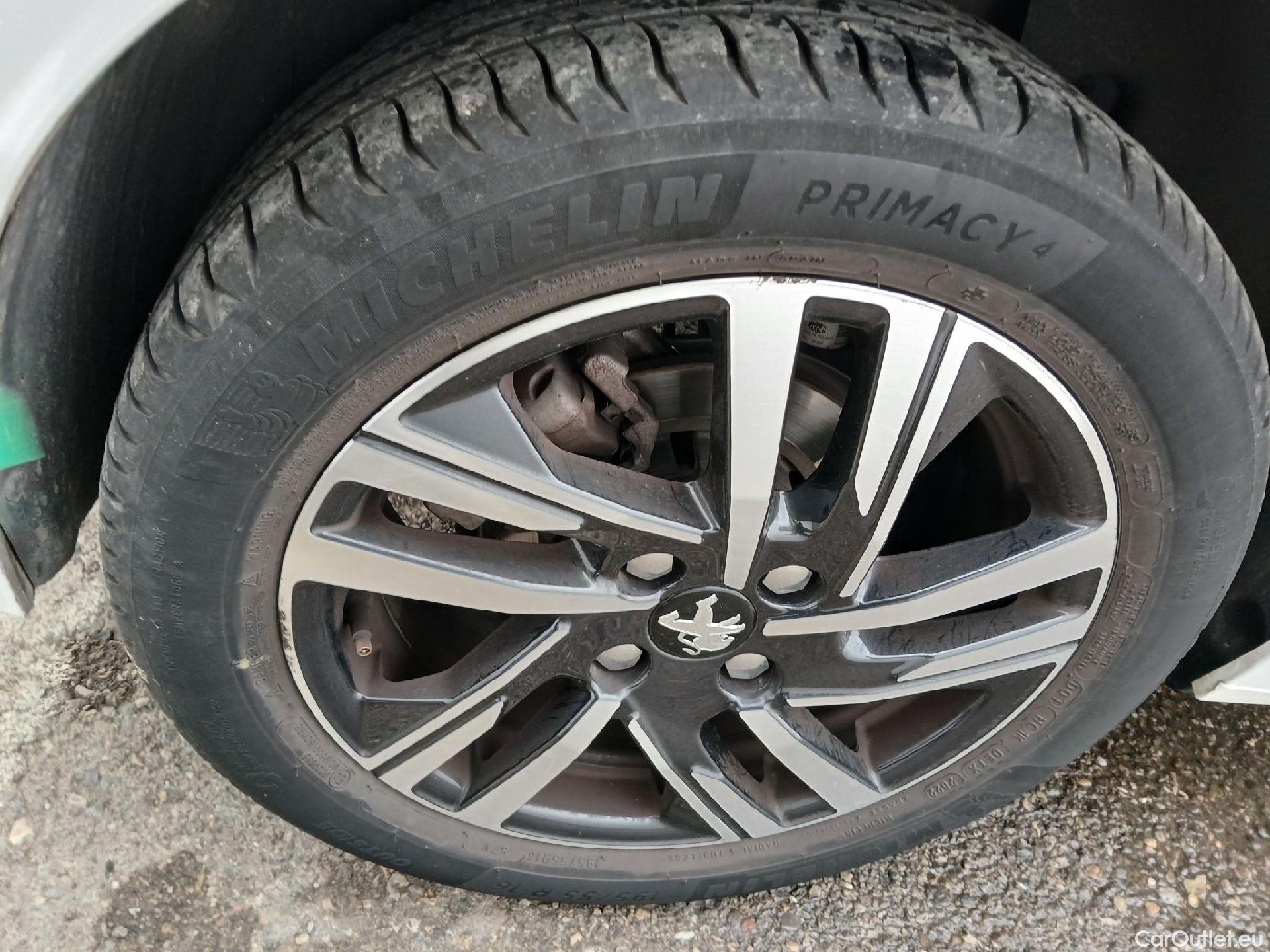  Peugeot  208 PEUGEOT  / 2019 / 5P / berlina con portón PureTech 73kW (100CV) Allure (CX) #29