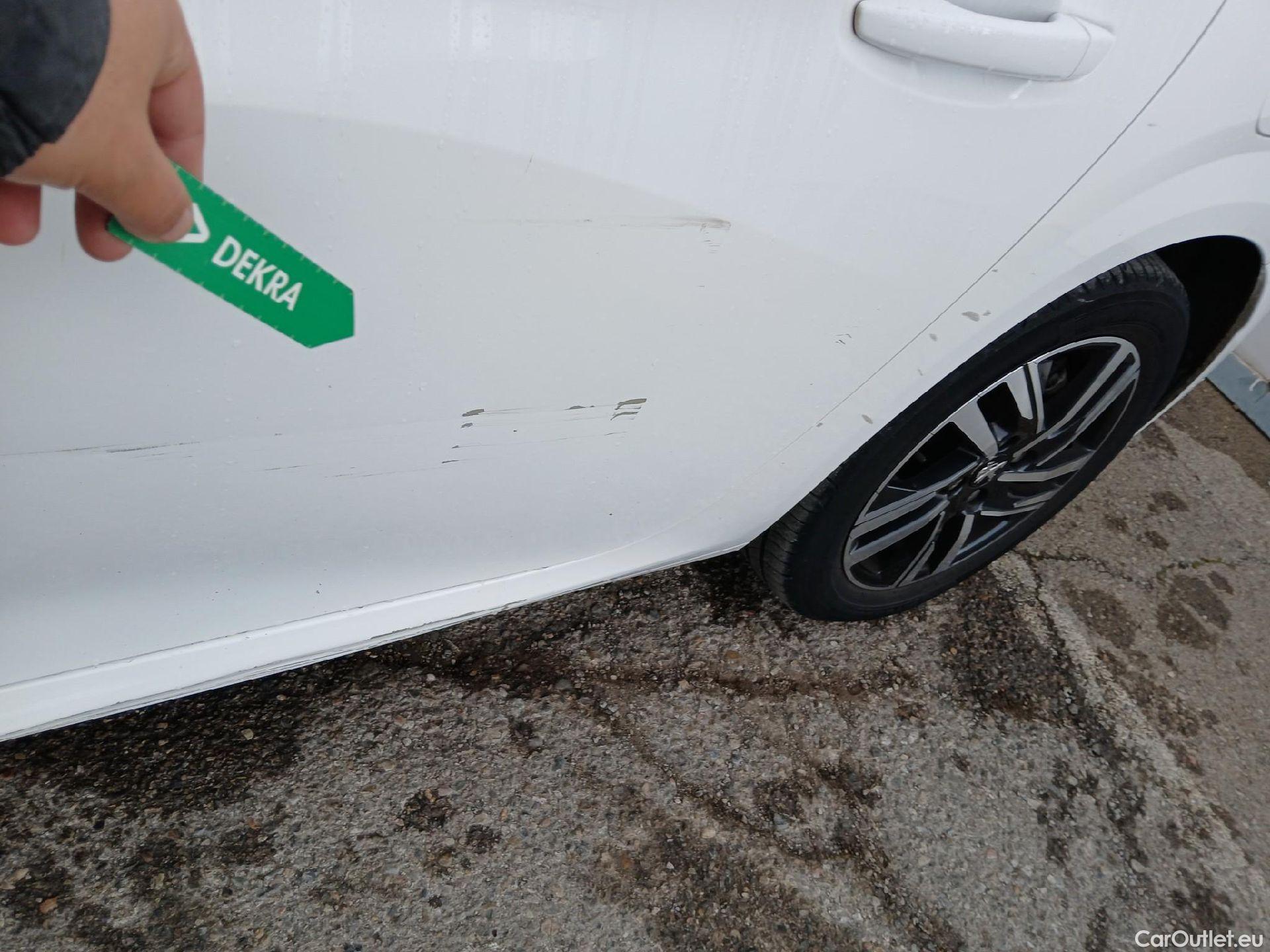  Peugeot  208 PEUGEOT  / 2019 / 5P / berlina con portón PureTech 73kW (100CV) Allure (CX) #19