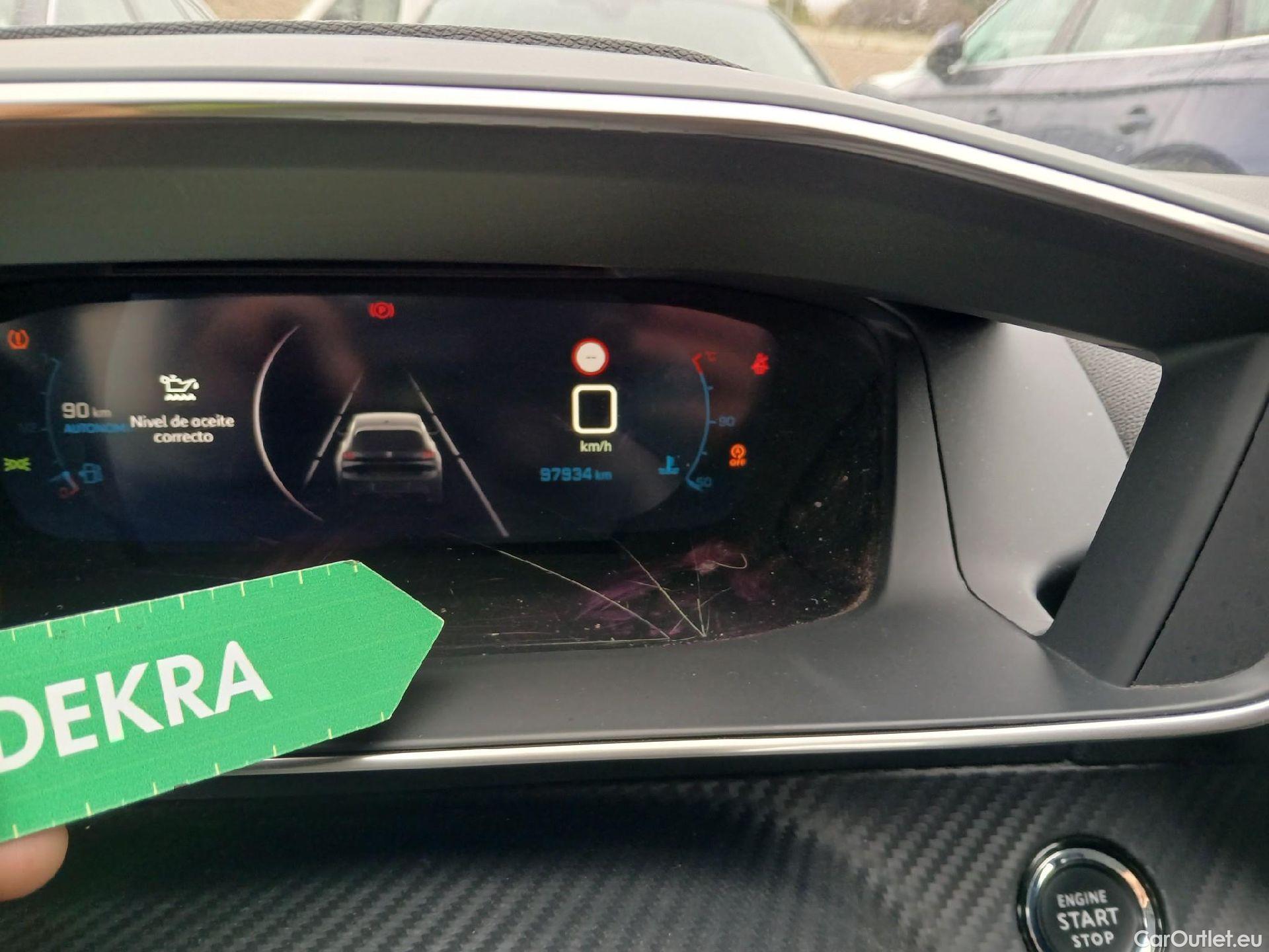  Peugeot  208 PEUGEOT  / 2019 / 5P / berlina con portón PureTech 73kW (100CV) Allure (CX) #2