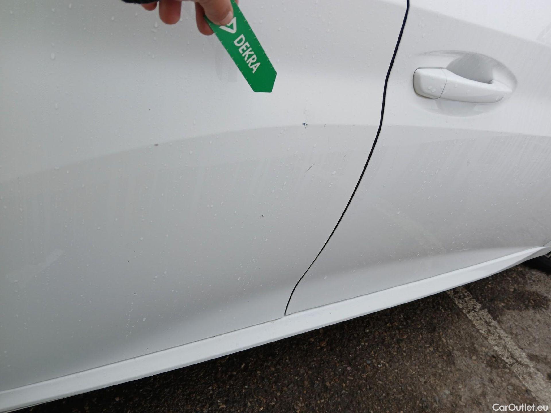  Peugeot  208 PEUGEOT  / 2019 / 5P / berlina con portón PureTech 73kW (100CV) Allure (CX) #32