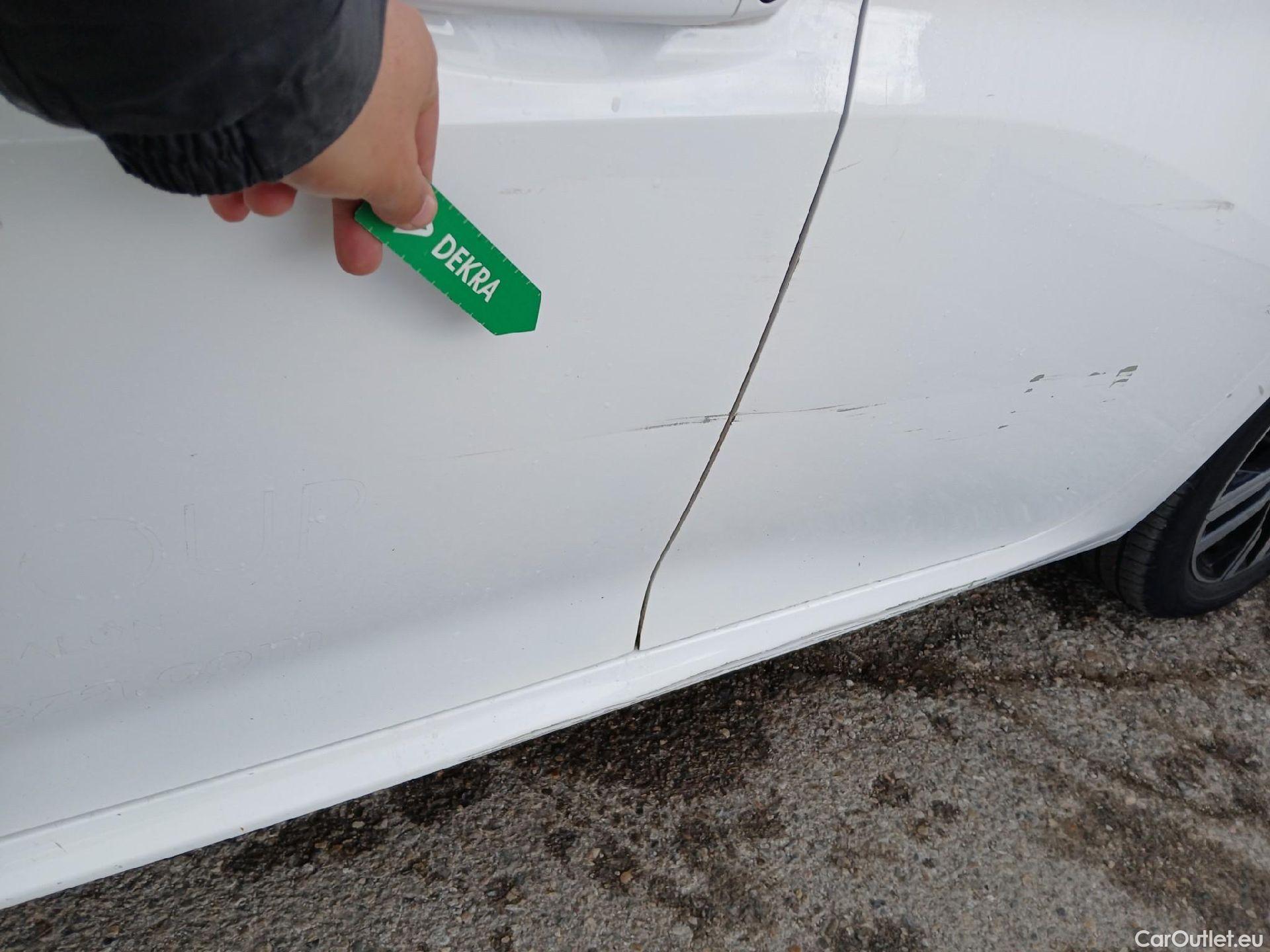  Peugeot  208 PEUGEOT  / 2019 / 5P / berlina con portón PureTech 73kW (100CV) Allure (CX) #12