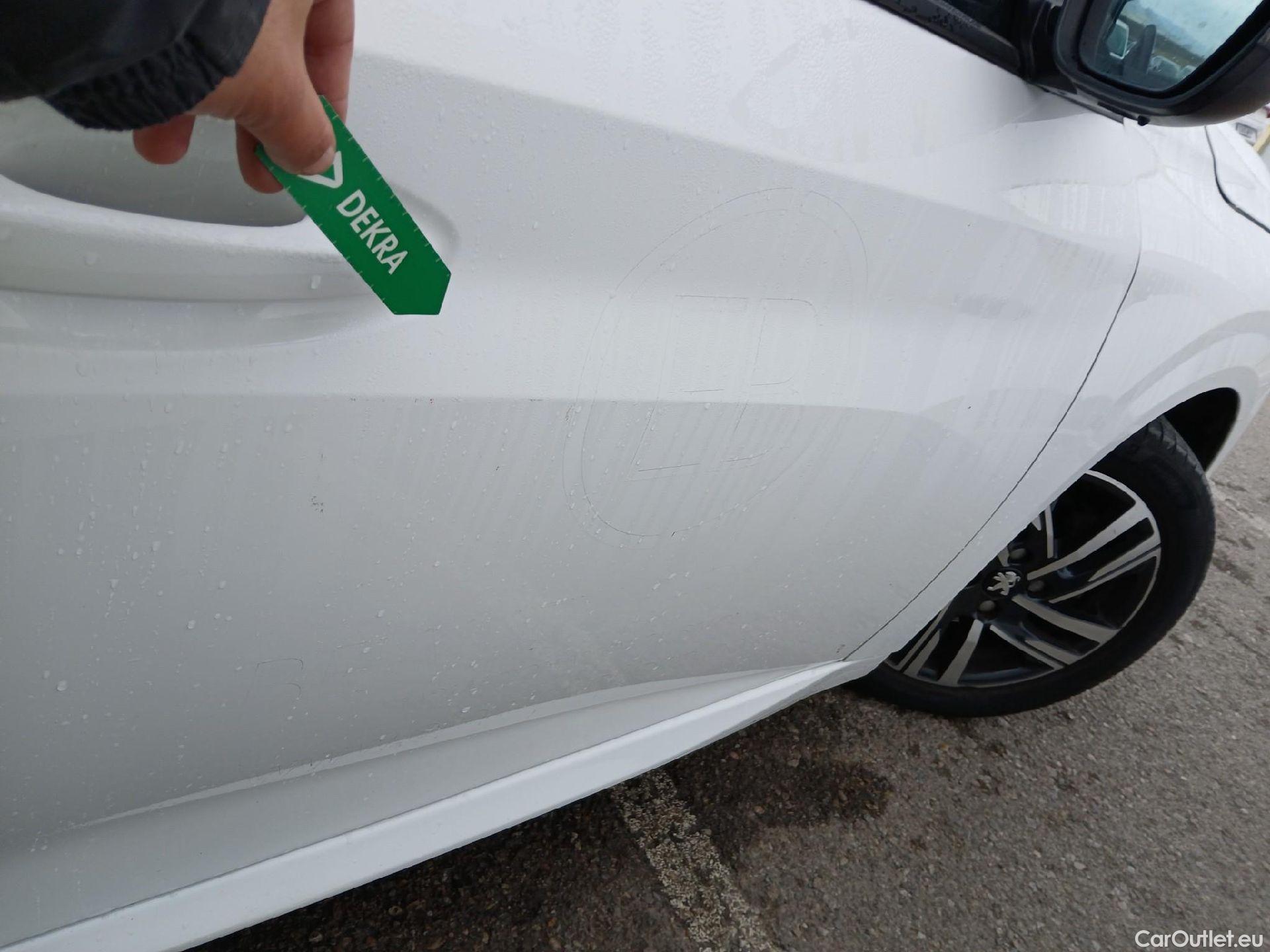  Peugeot  208 PEUGEOT  / 2019 / 5P / berlina con portón PureTech 73kW (100CV) Allure (CX) #34