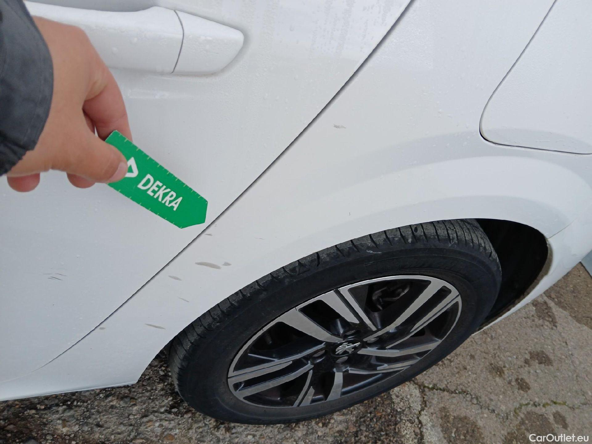  Peugeot  208 PEUGEOT  / 2019 / 5P / berlina con portón PureTech 73kW (100CV) Allure (CX) #21