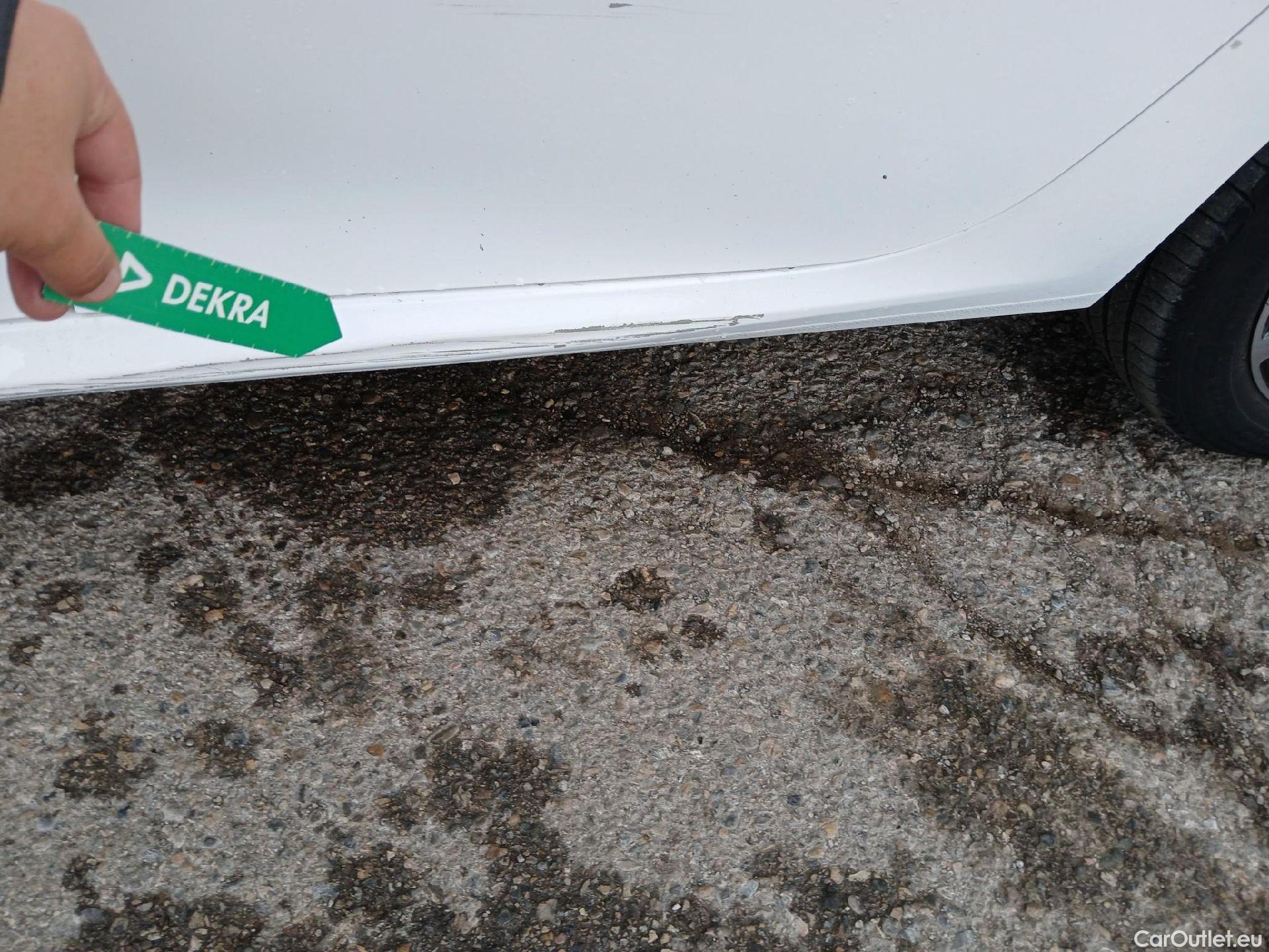  Peugeot  208 PEUGEOT  / 2019 / 5P / berlina con portón PureTech 73kW (100CV) Allure (CX) #17