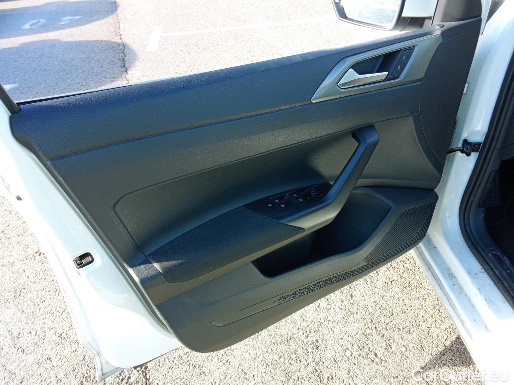  Volkswagen  Polo VOLKSWAGEN  / 2017 / 5P / berlina con portón Advanced 1.0 TSI 70kW (95CV) (CX)  #3