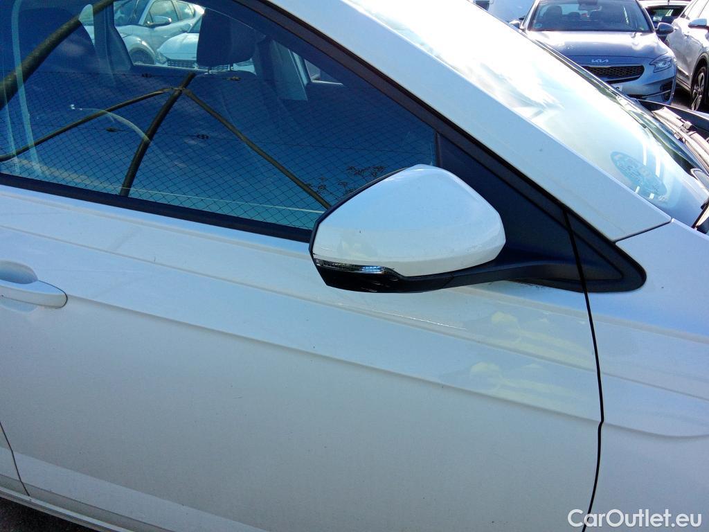  Volkswagen  Polo VOLKSWAGEN  / 2017 / 5P / berlina con portón Advanced 1.0 TSI 70kW (95CV) (CX)  #23