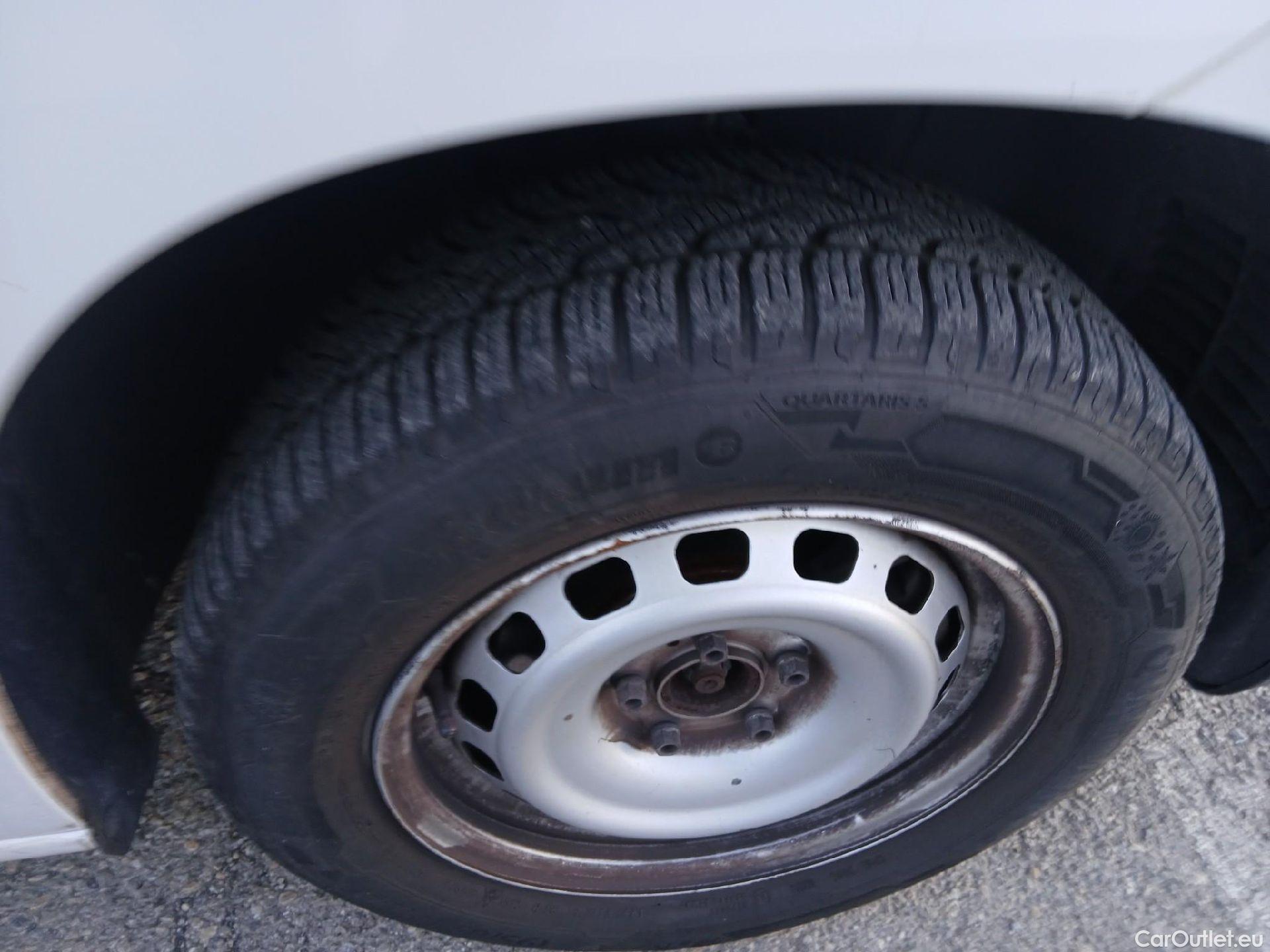  Opel  Combo OPEL  / 2018 / 3P / furgón derivado de turismo 1.5 TD 75kW (100CV) Express L H1 650kg #44