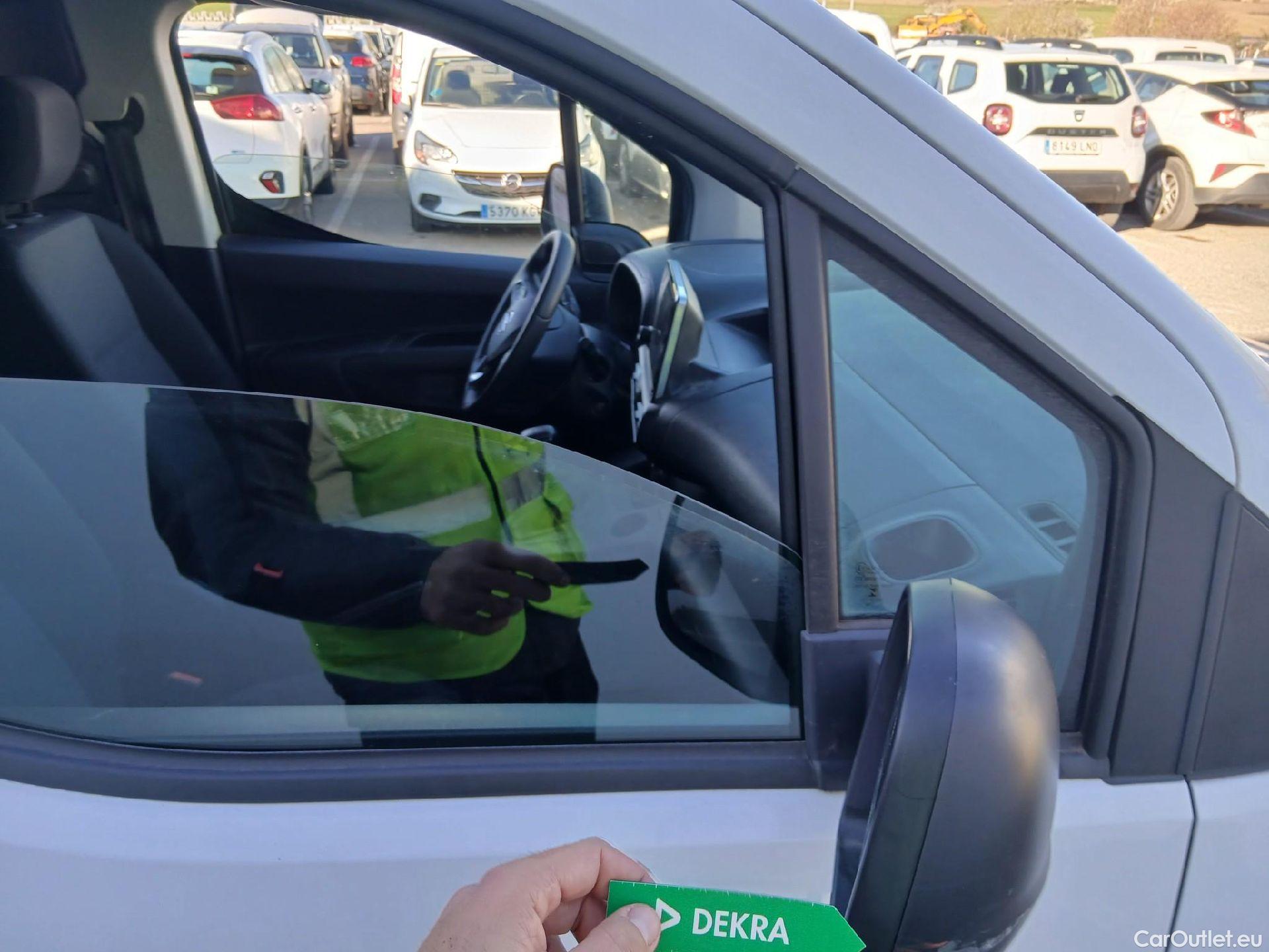  Opel  Combo OPEL  / 2018 / 3P / furgón derivado de turismo 1.5 TD 75kW (100CV) Express L H1 650kg #39