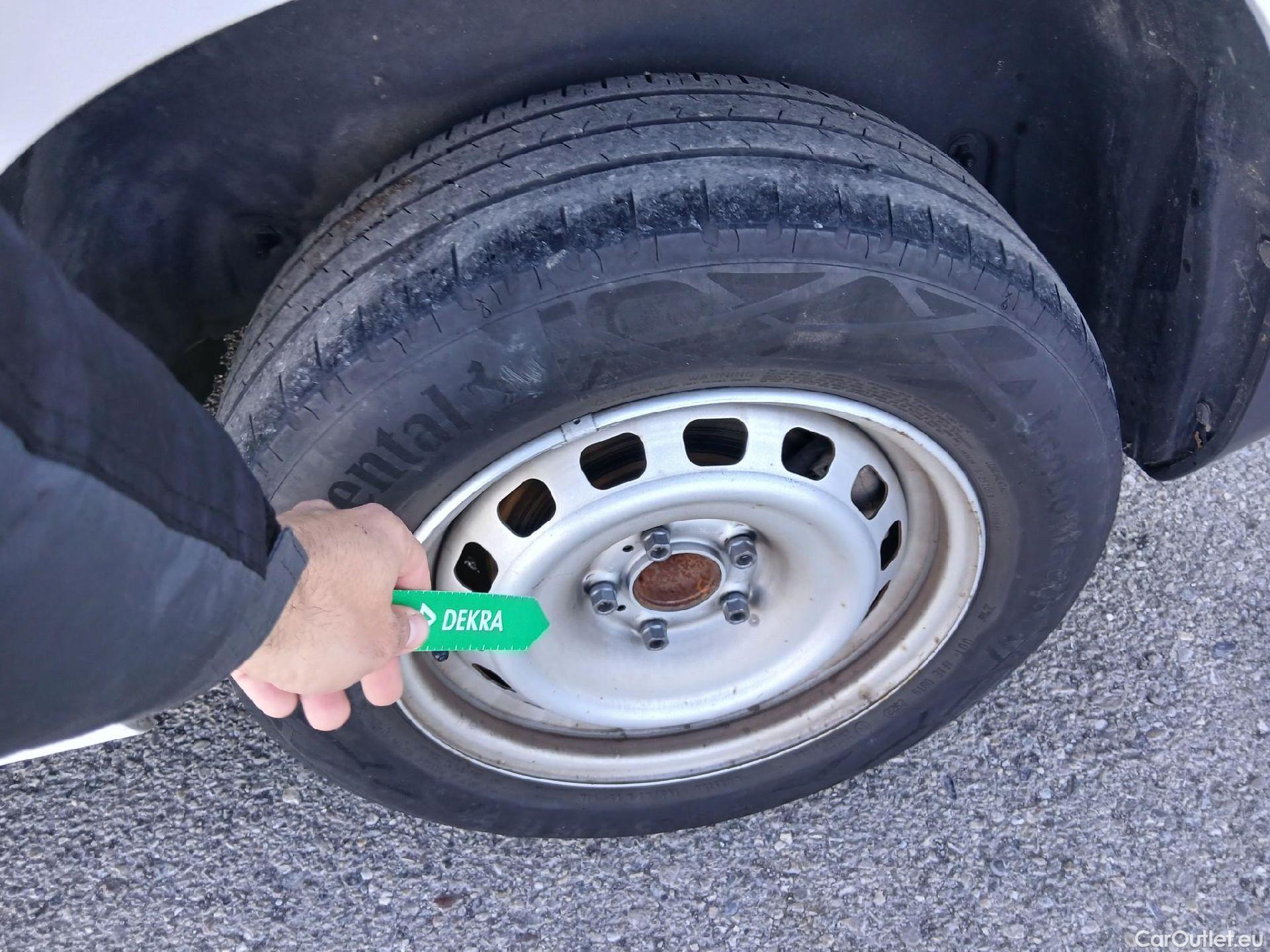  Opel  Combo OPEL  / 2018 / 3P / furgón derivado de turismo 1.5 TD 75kW (100CV) Express L H1 650kg #13