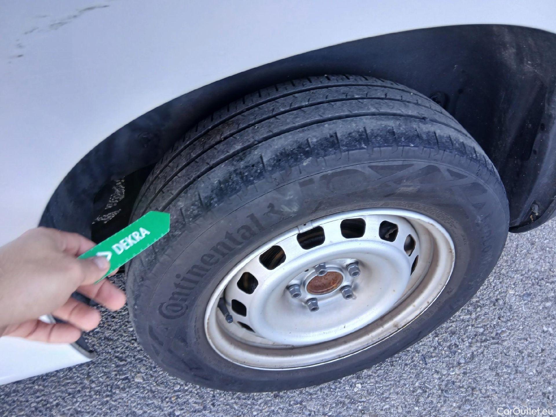  Opel  Combo OPEL  / 2018 / 3P / furgón derivado de turismo 1.5 TD 75kW (100CV) Express L H1 650kg #14