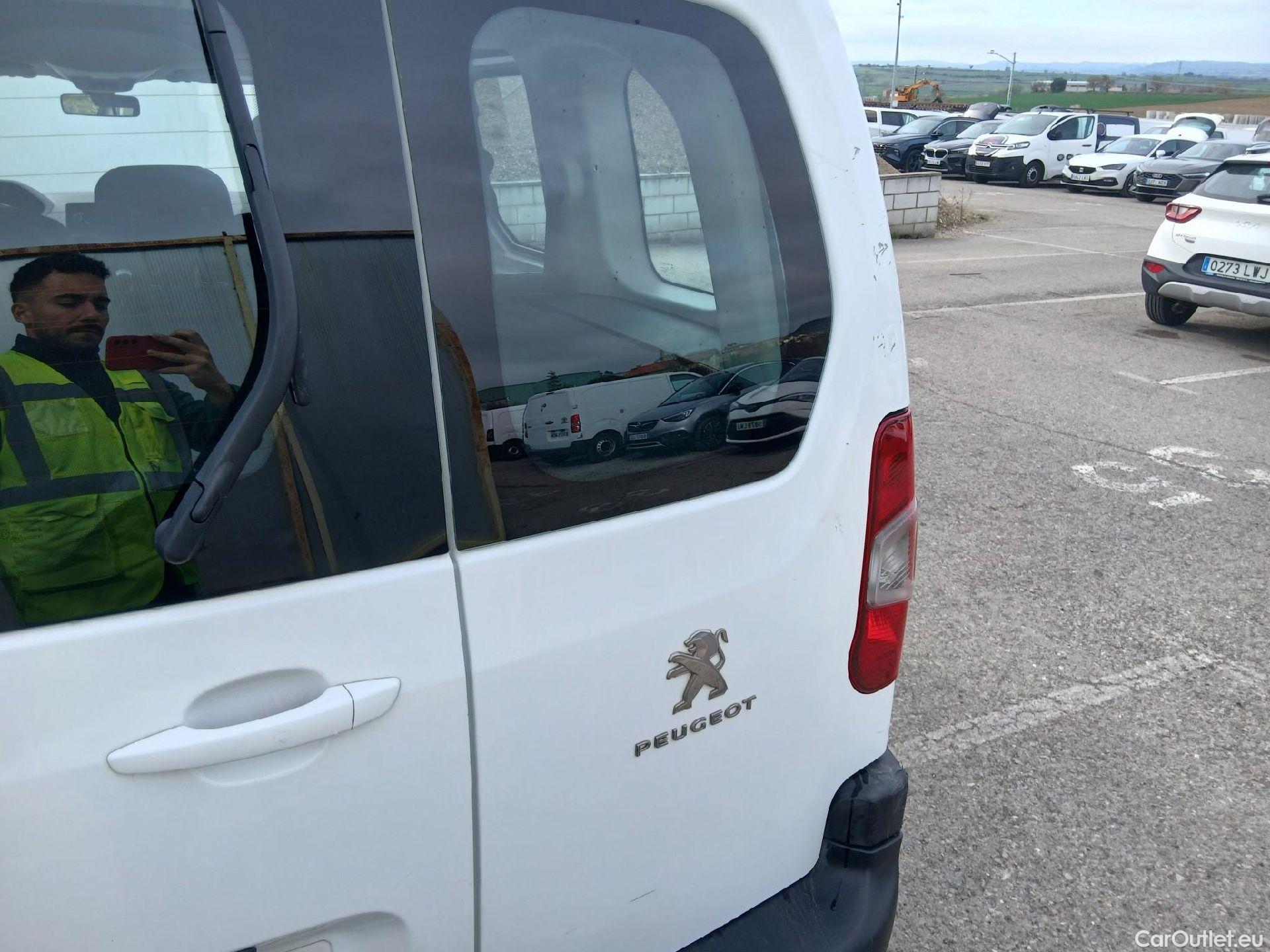  Peugeot  RIFTER PEUGEOT  / 2018 / 4P / combi Active Standard BlueHDi 73kW (IND) #31
