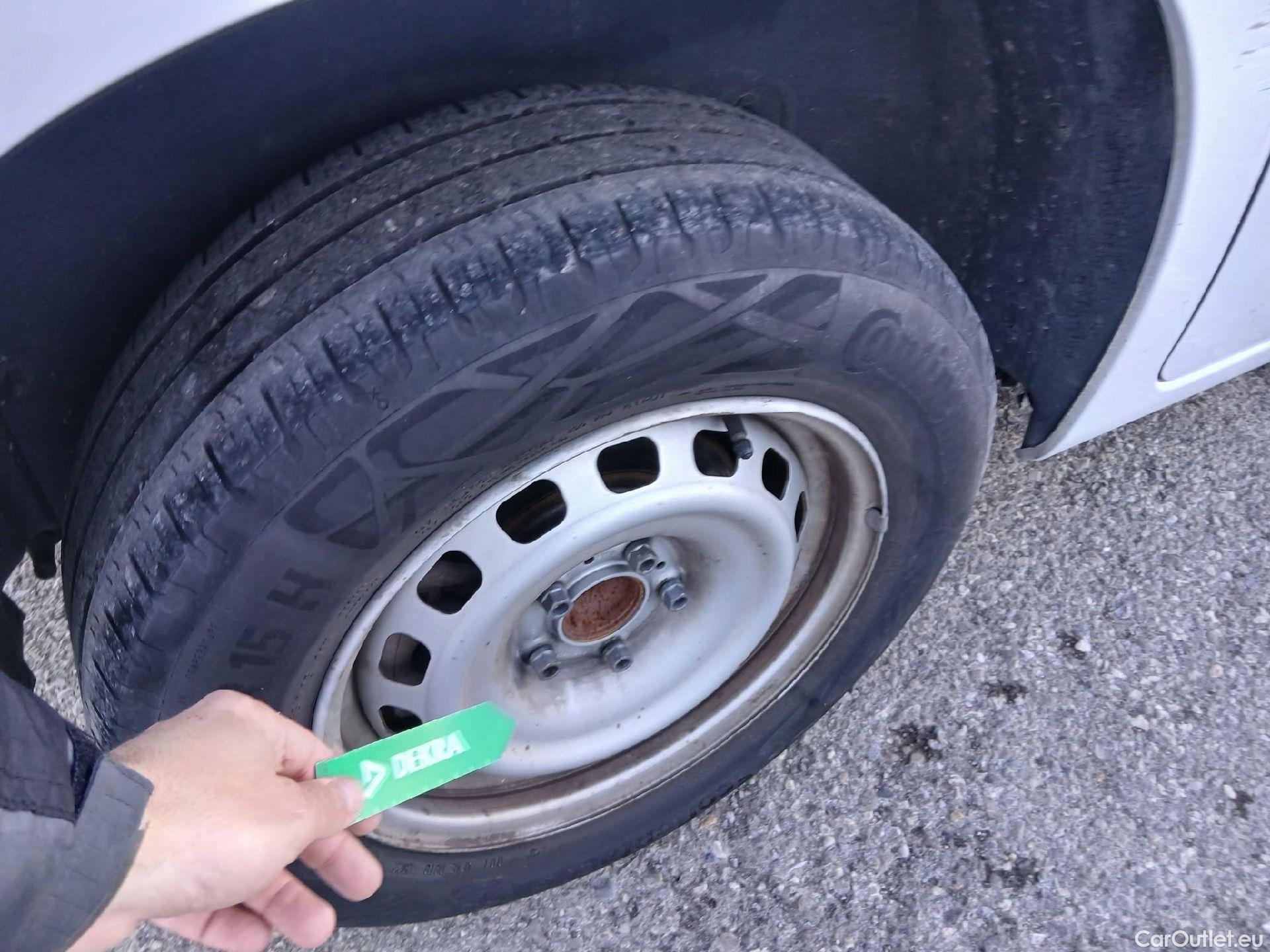  Opel  Combo OPEL  / 2018 / 3P / furgón derivado de turismo 1.5 TD 75kW (100CV) Express L H1 650kg #26