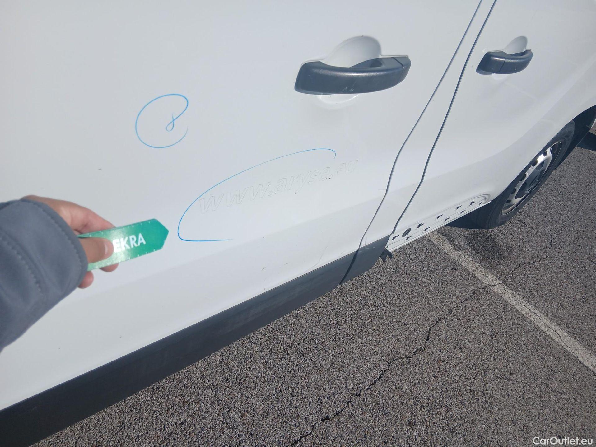  Renault  Trafic RENAULT  / 2021 / 4P / furgón Furgón L1H1 Blue dCi 96 Kw (130 CV) CUA #43