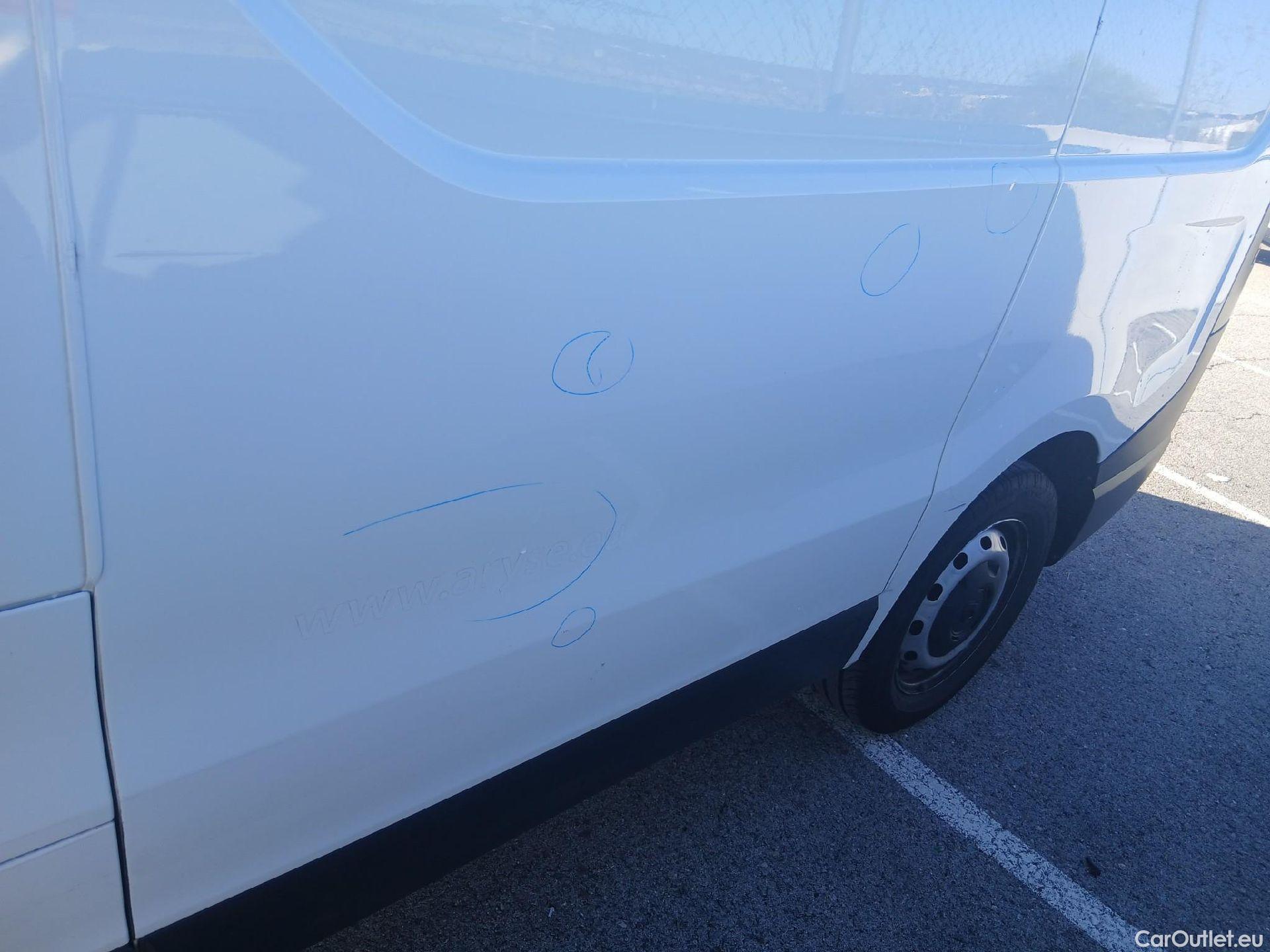  Renault  Trafic RENAULT  / 2021 / 4P / furgón Furgón L1H1 Blue dCi 96 Kw (130 CV) CUA #30