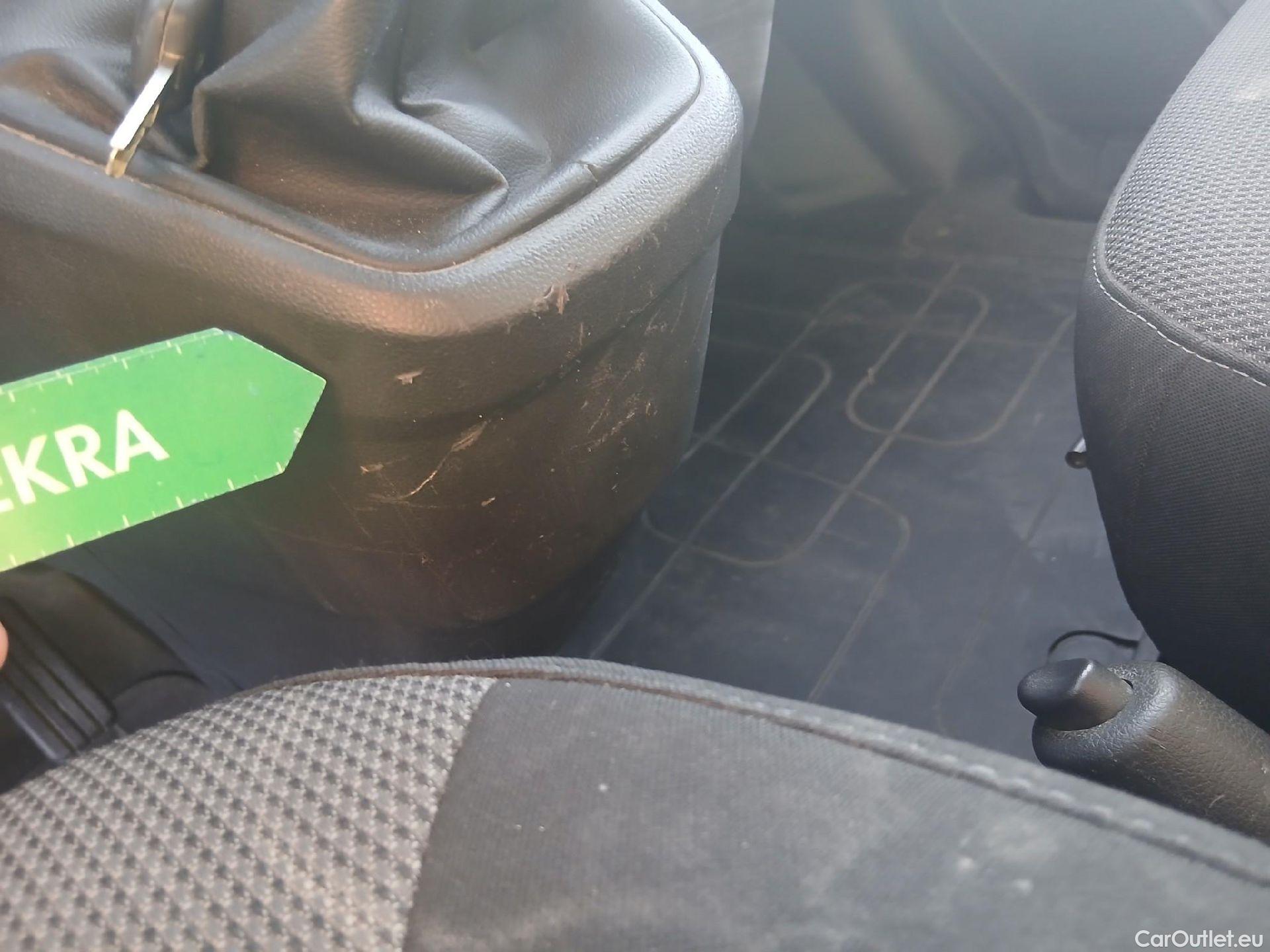  Renault  Trafic RENAULT  / 2021 / 4P / furgón Furgón L1H1 Blue dCi 96 Kw (130 CV) CUA #15