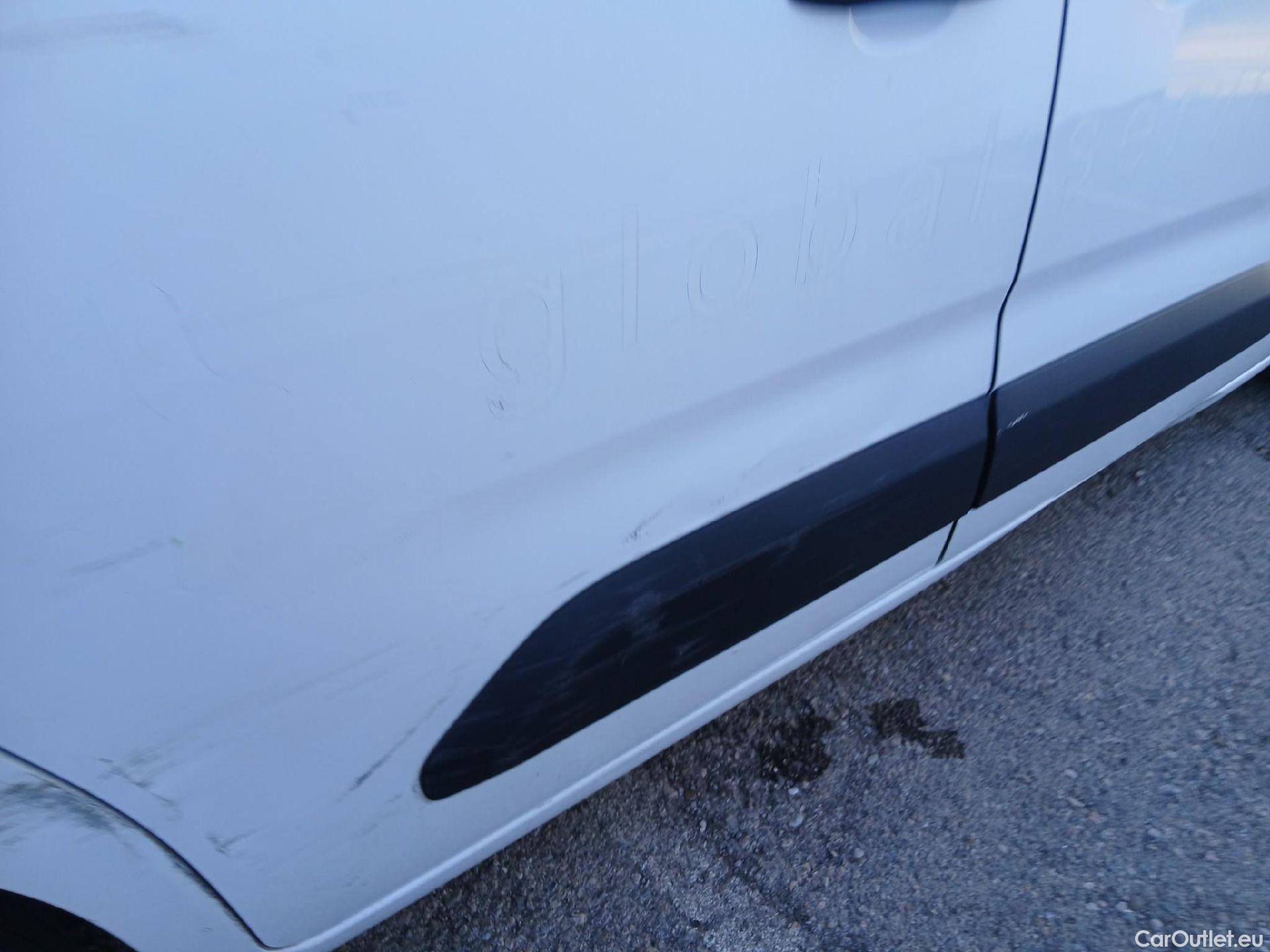  Opel  Combo OPEL  / 2018 / 3P / furgón derivado de turismo 1.5 TD 75kW (100CV) Express L H1 650kg #31