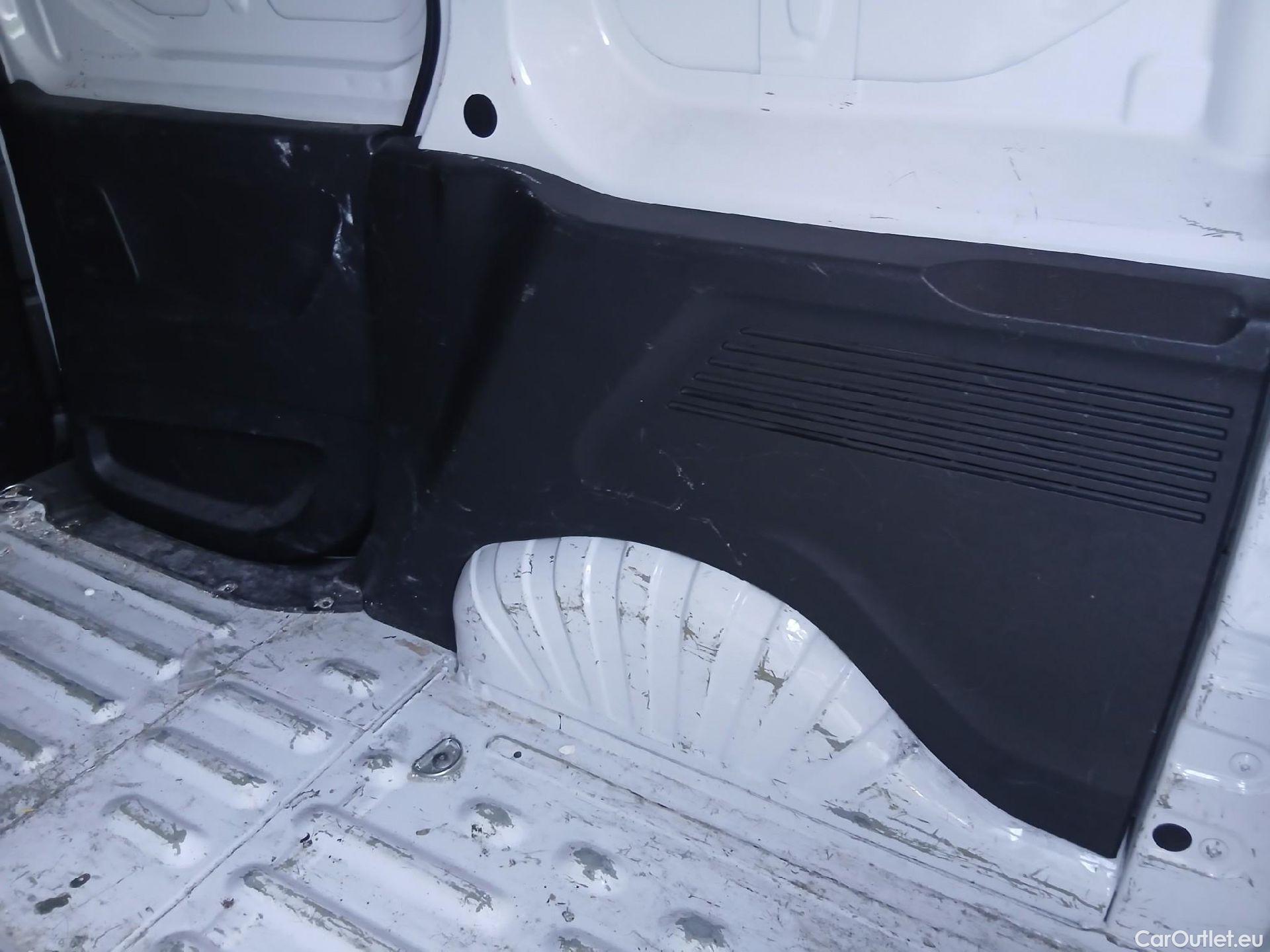  Opel  Combo OPEL  / 2018 / 3P / furgón derivado de turismo 1.5 TD 75kW (100CV) Express L H1 650kg #48