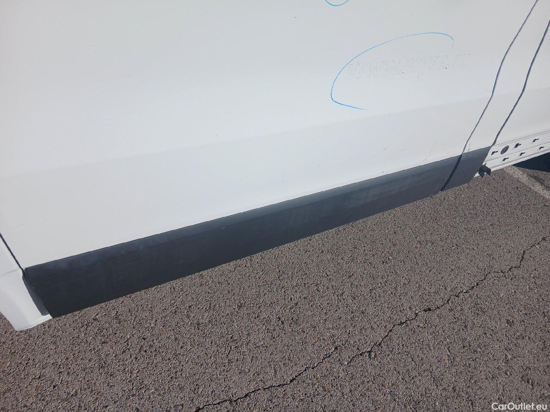  Renault  Trafic RENAULT  / 2021 / 4P / furgón Furgón L1H1 Blue dCi 96 Kw (130 CV) CUA #46