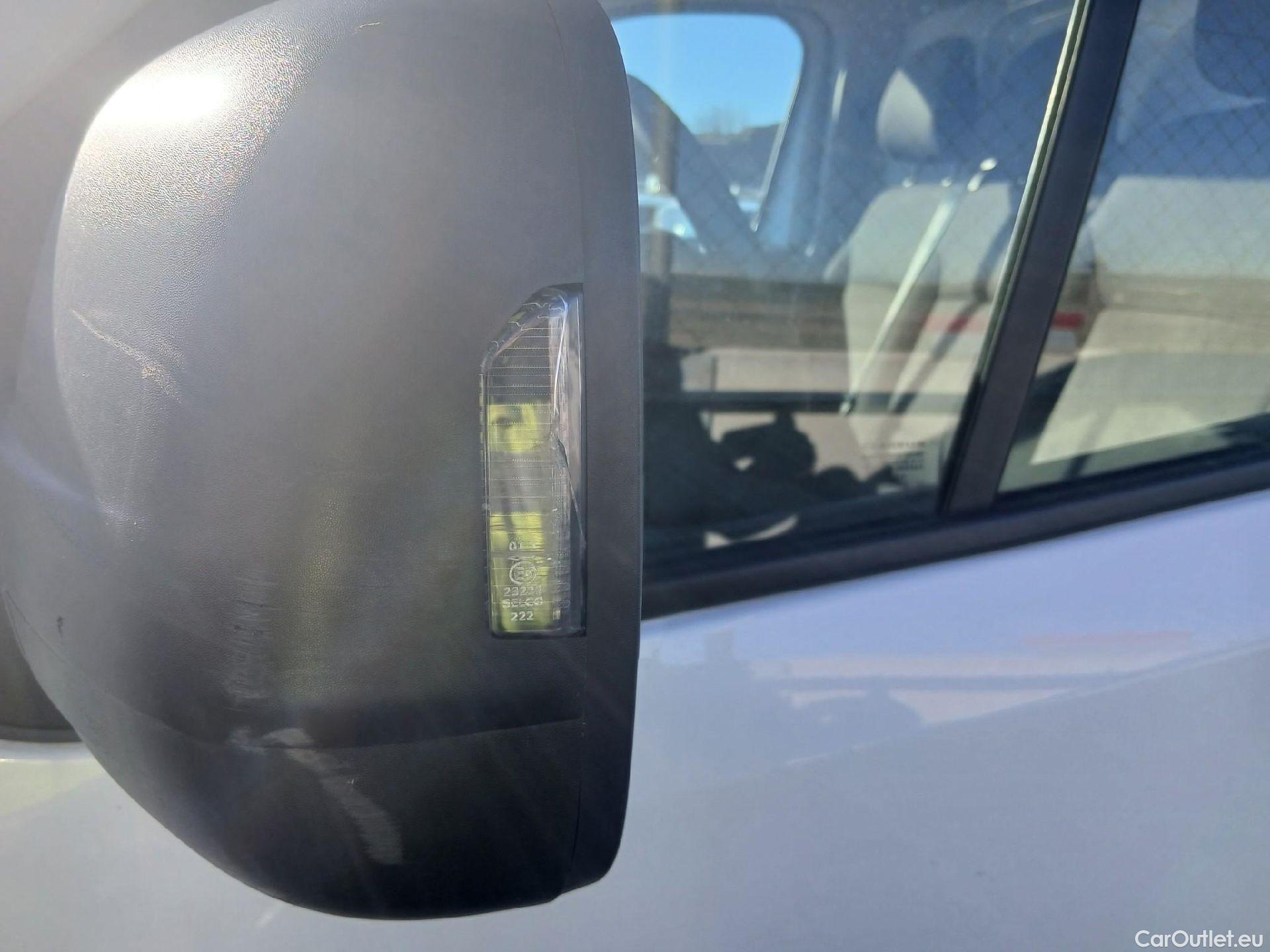  Renault  Trafic RENAULT  / 2021 / 4P / furgón Furgón L1H1 Blue dCi 96 Kw (130 CV) CUA #26