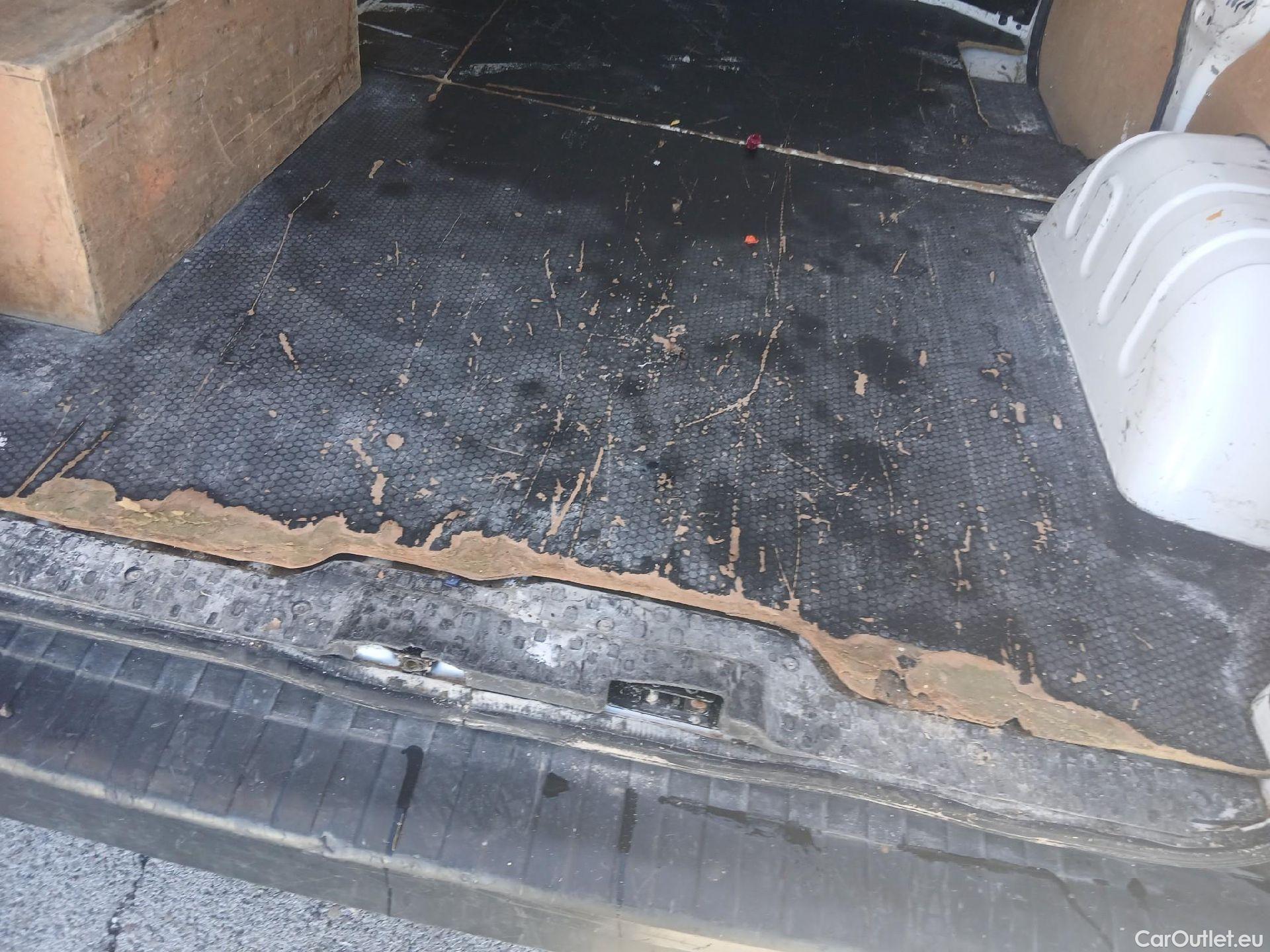  Renault  Trafic RENAULT  / 2021 / 4P / furgón Furgón L1H1 Blue dCi 96 Kw (130 CV) CUA #4