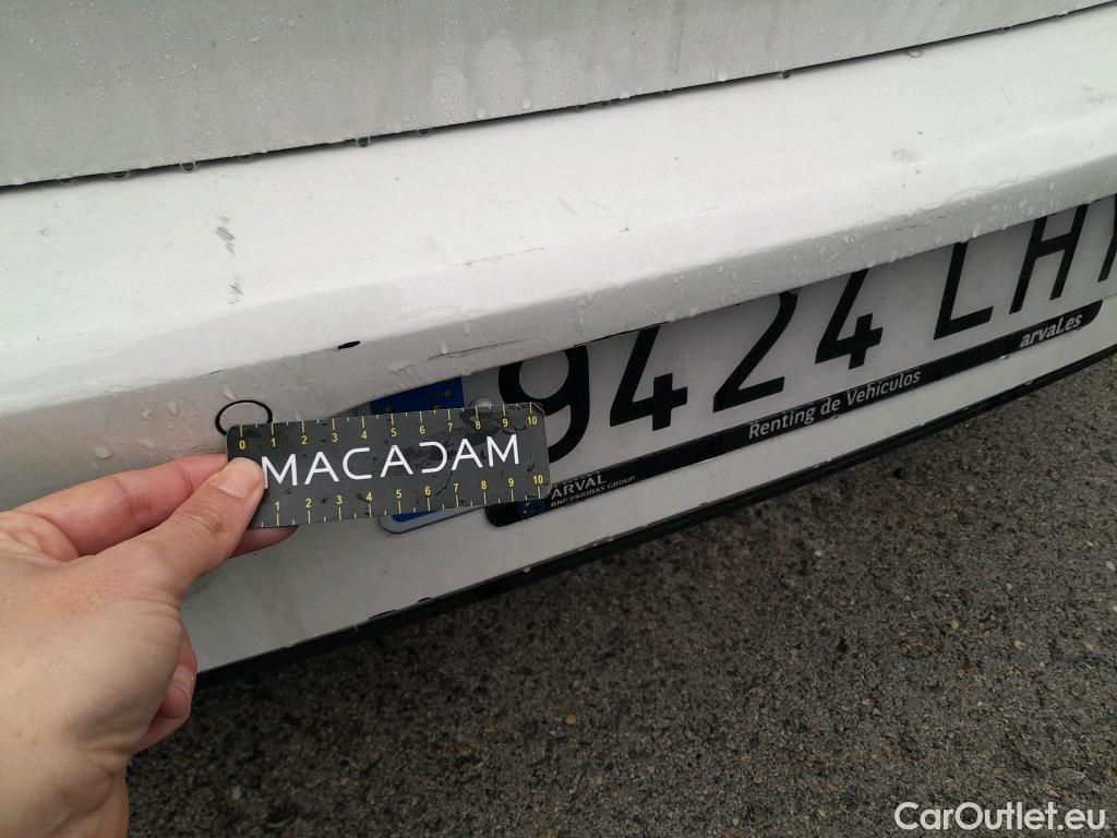  Volkswagen  Golf  VOLKSWAGEN / 2016 / 5P / berlina con portón Last Edition 1.6 TDI 85kW (115CV) #16