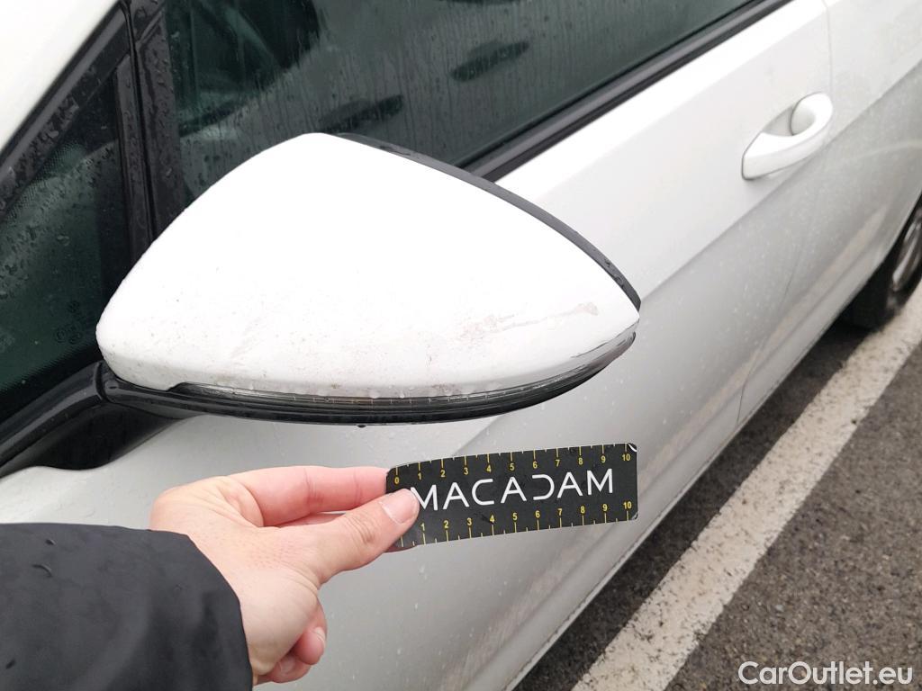  Volkswagen  Golf  VOLKSWAGEN / 2016 / 5P / berlina con portón Last Edition 1.6 TDI 85kW (115CV) #19