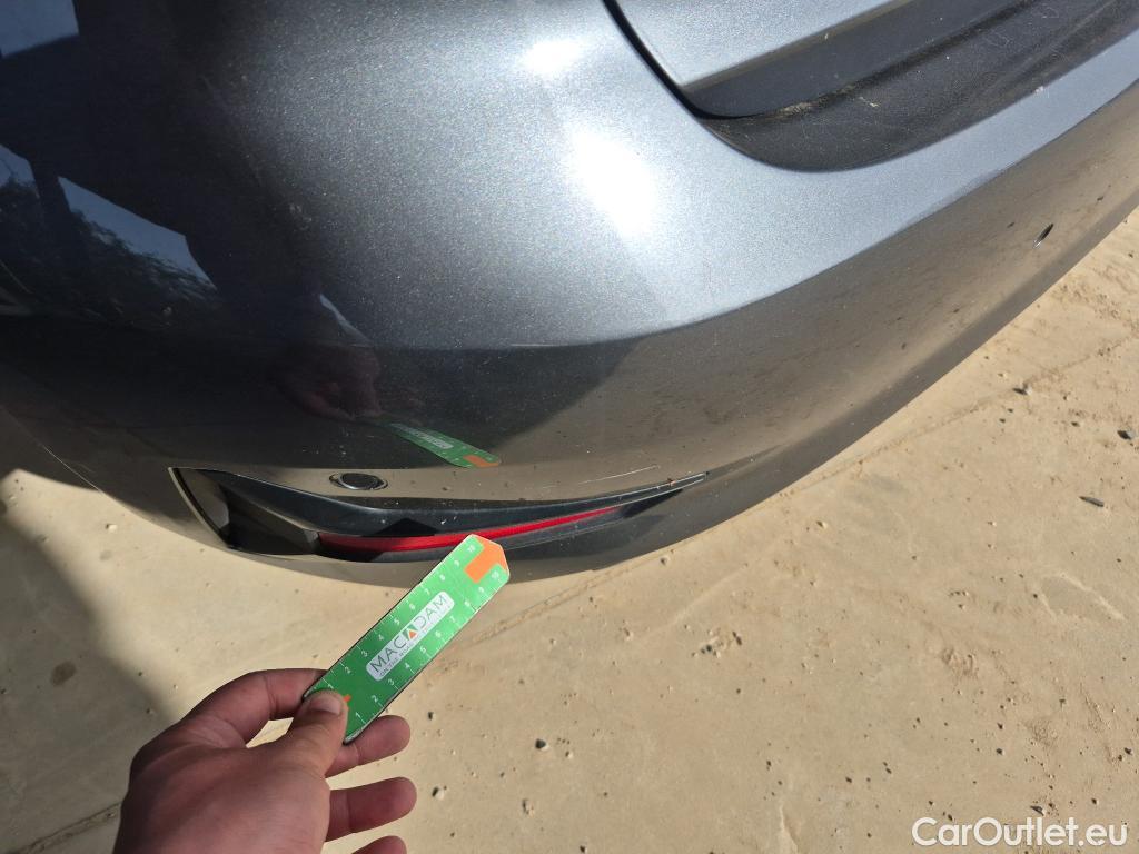  Bmw  Serie 3 BMW  / 2018 / 4P / sedán 318d Auto. #9