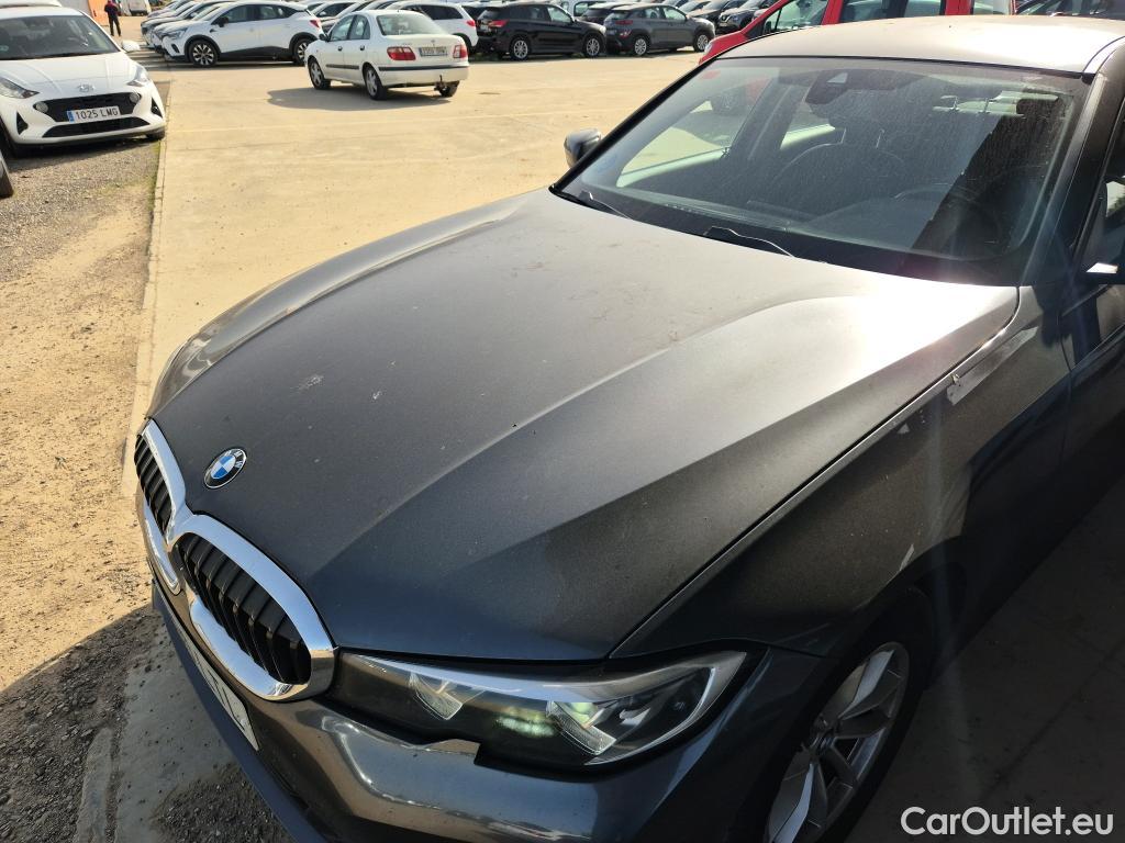  Bmw  Serie 3 BMW  / 2018 / 4P / sedán 318d Auto. #16
