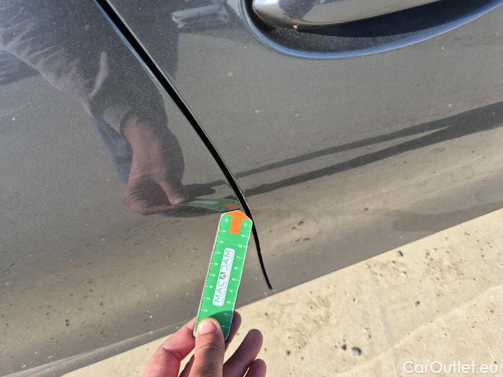  Bmw  Serie 3 BMW  / 2018 / 4P / sedán 318d Auto. #20