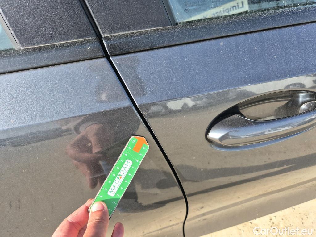  Bmw  Serie 3 BMW  / 2018 / 4P / sedán 318d Auto. #19