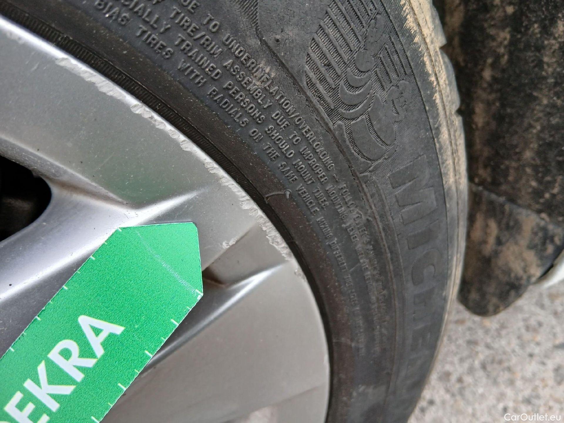  Volkswagen  Golf  VOLKSWAGEN / 2020 / 5P / berlina con portón Life 1.0 eTSI 81kW (110CV) DSG #48