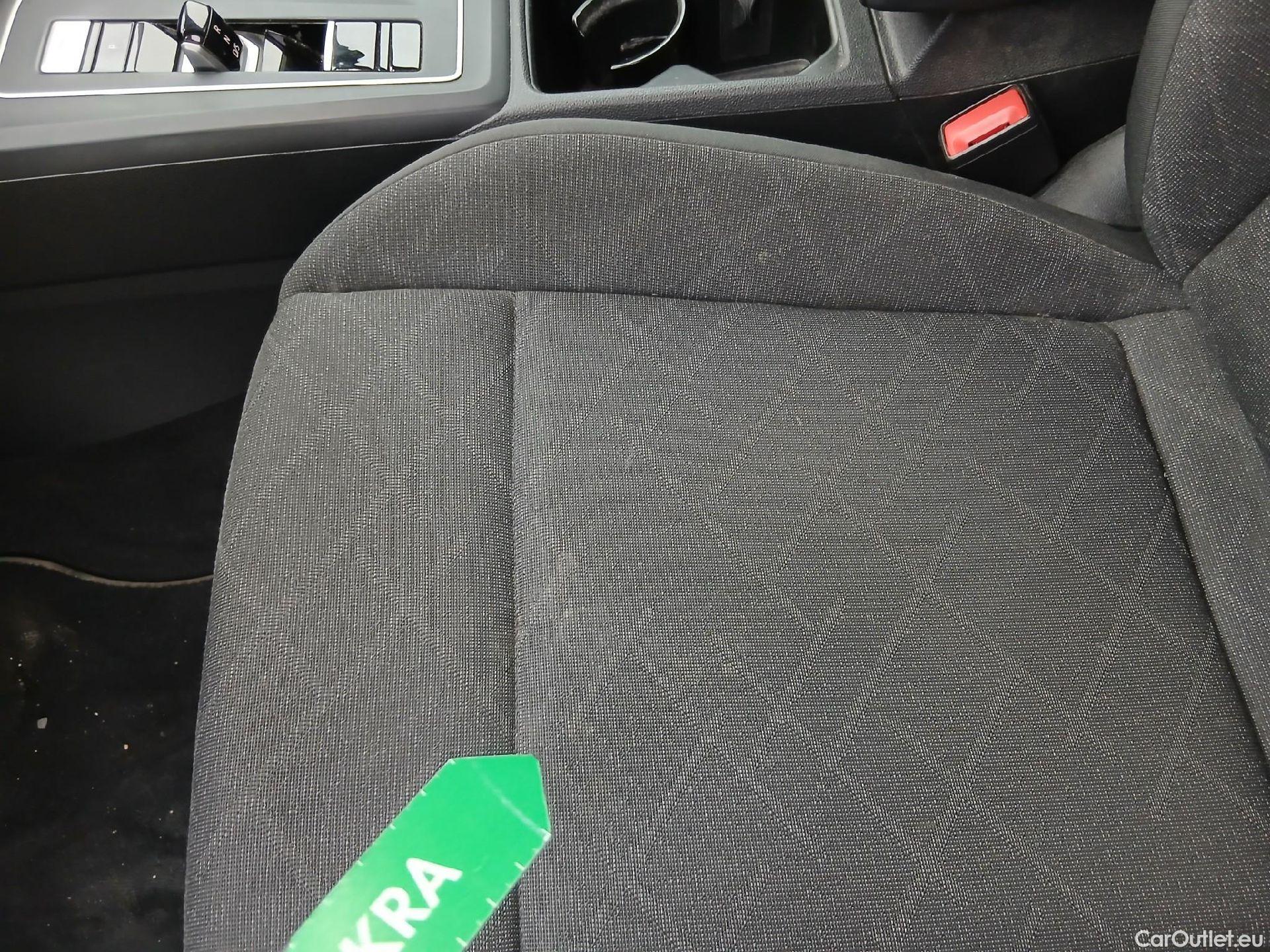  Volkswagen  Golf  VOLKSWAGEN / 2020 / 5P / berlina con portón Life 1.0 eTSI 81kW (110CV) DSG #25