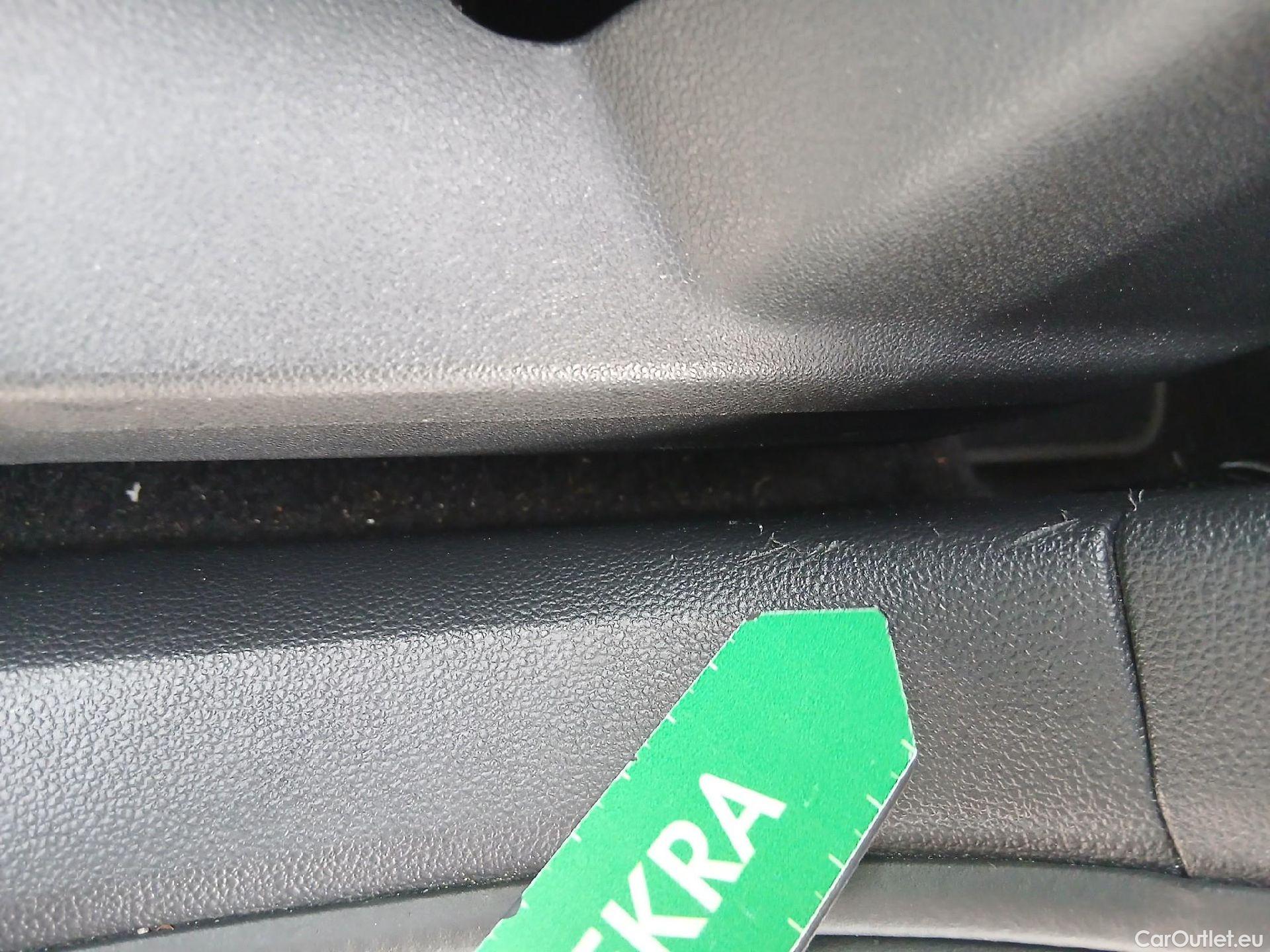  Volkswagen  T-ROC VOLKSWAGEN  / 2017 / 5P / todoterreno Advance 2.0 TDI 85kW (115CV) #17