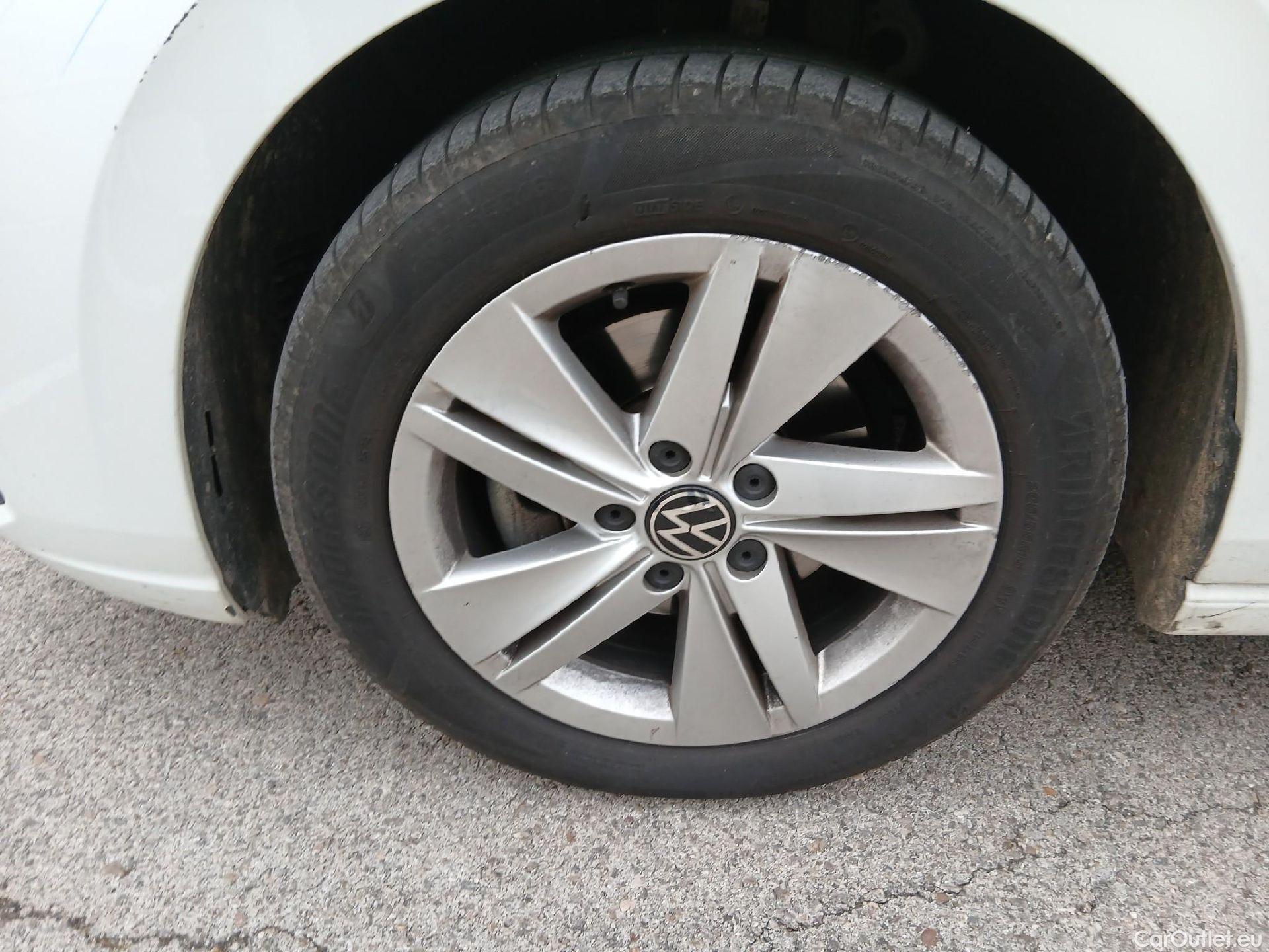  Volkswagen  Golf  VOLKSWAGEN / 2020 / 5P / berlina con portón Life 1.0 eTSI 81kW (110CV) DSG #9