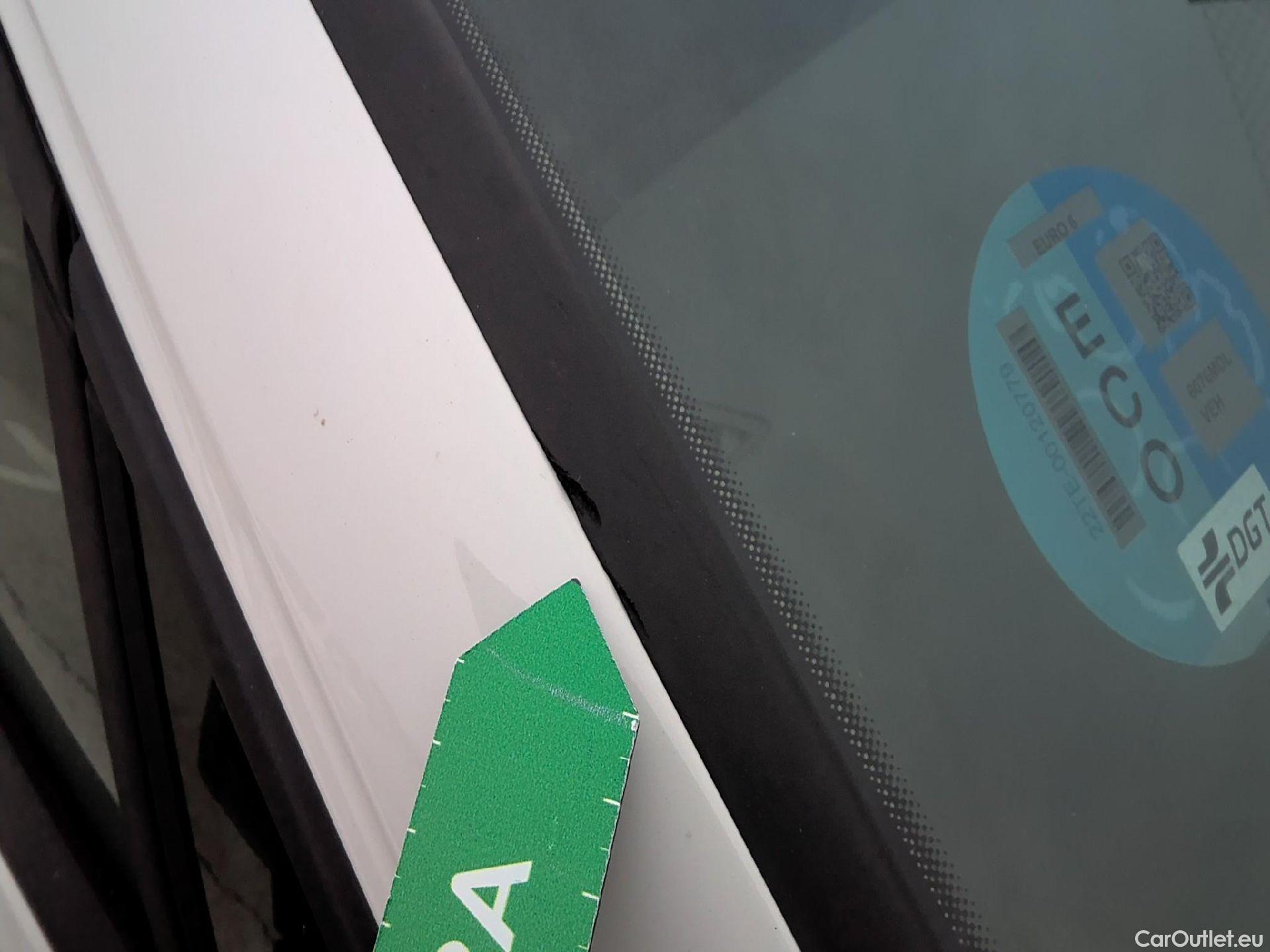  Volkswagen  Golf  VOLKSWAGEN / 2020 / 5P / berlina con portón Life 1.0 eTSI 81kW (110CV) DSG #59