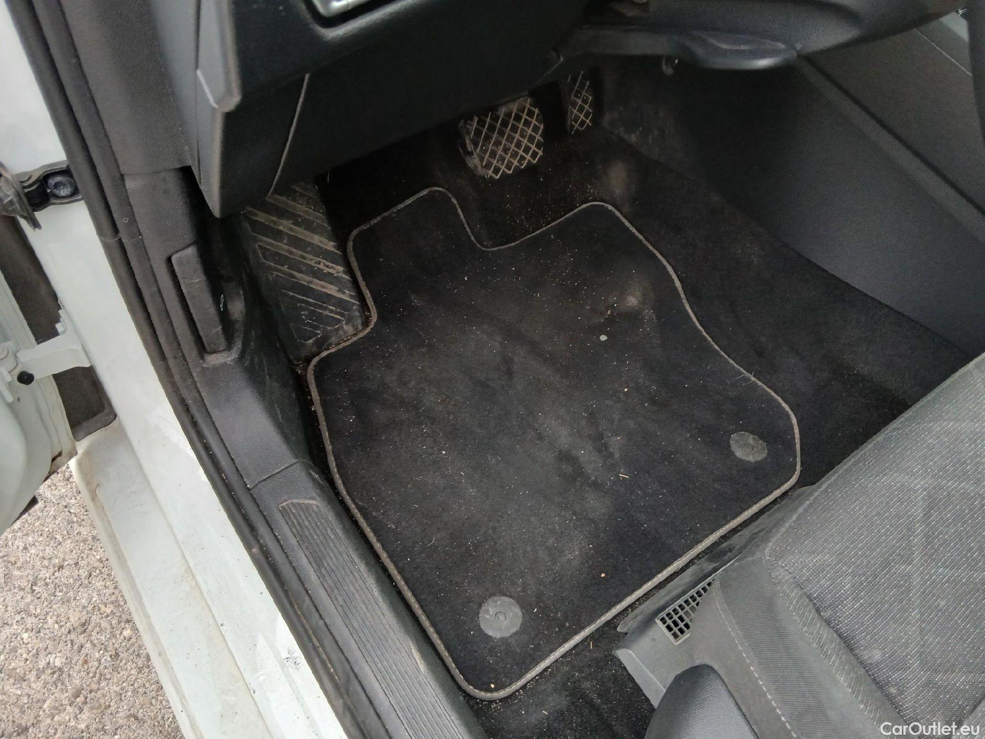  Volkswagen  Golf  VOLKSWAGEN / 2020 / 5P / berlina con portón Life 1.0 eTSI 81kW (110CV) DSG #28