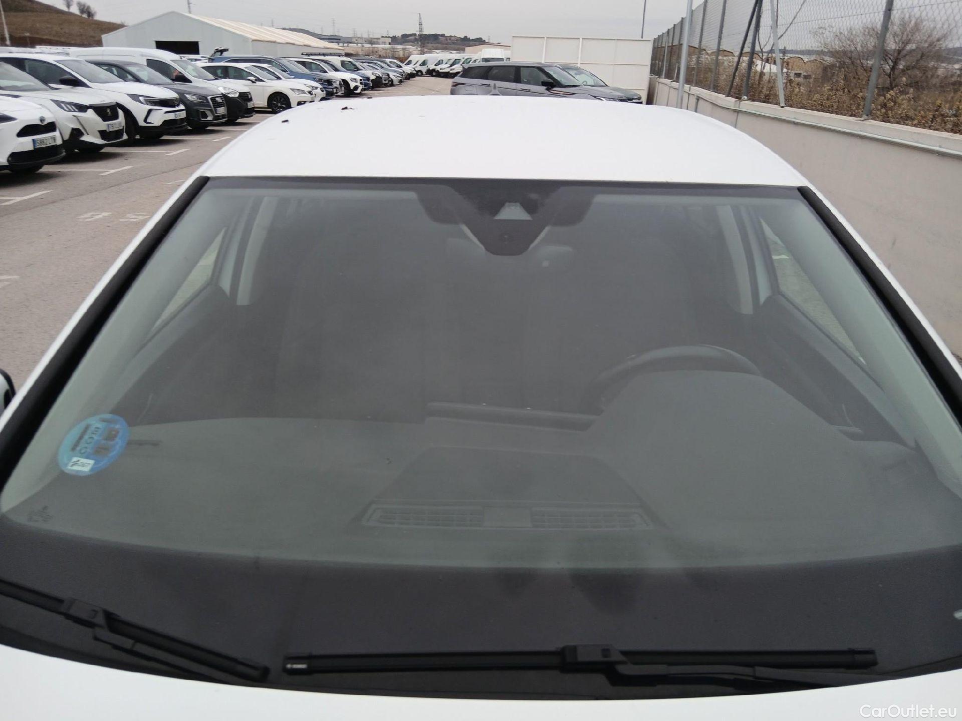  Volkswagen  Golf  VOLKSWAGEN / 2020 / 5P / berlina con portón Life 1.0 eTSI 81kW (110CV) DSG #2